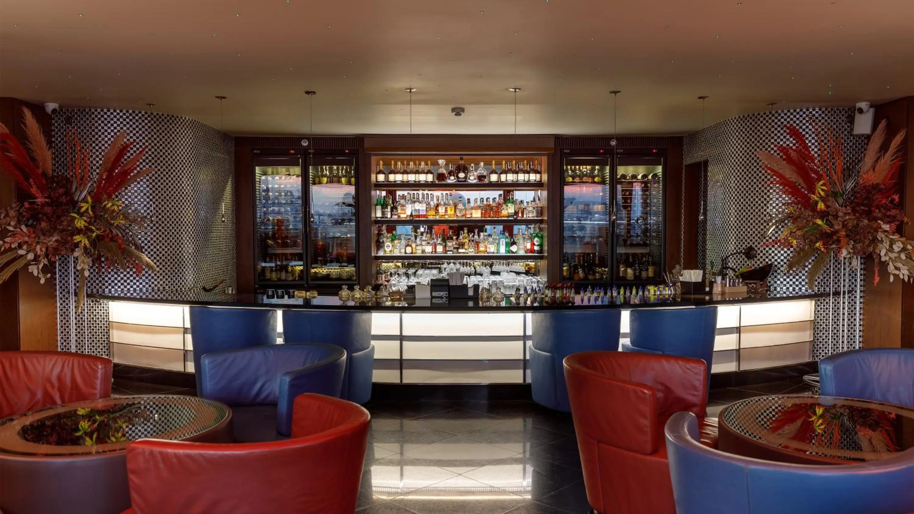 Lounge or bar in InterContinental - Kyiv by IHG