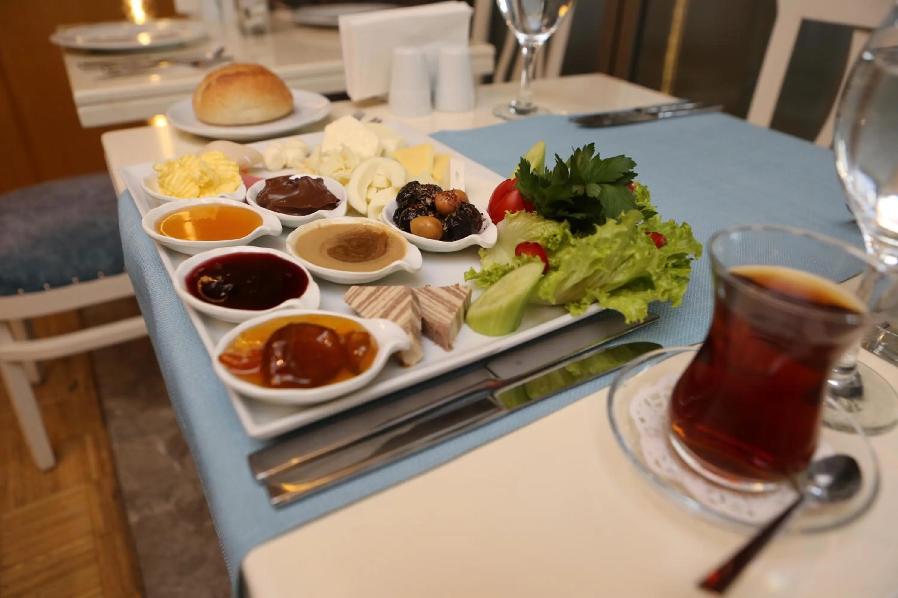 Restaurant/places to eat in Grand Nora Hotel