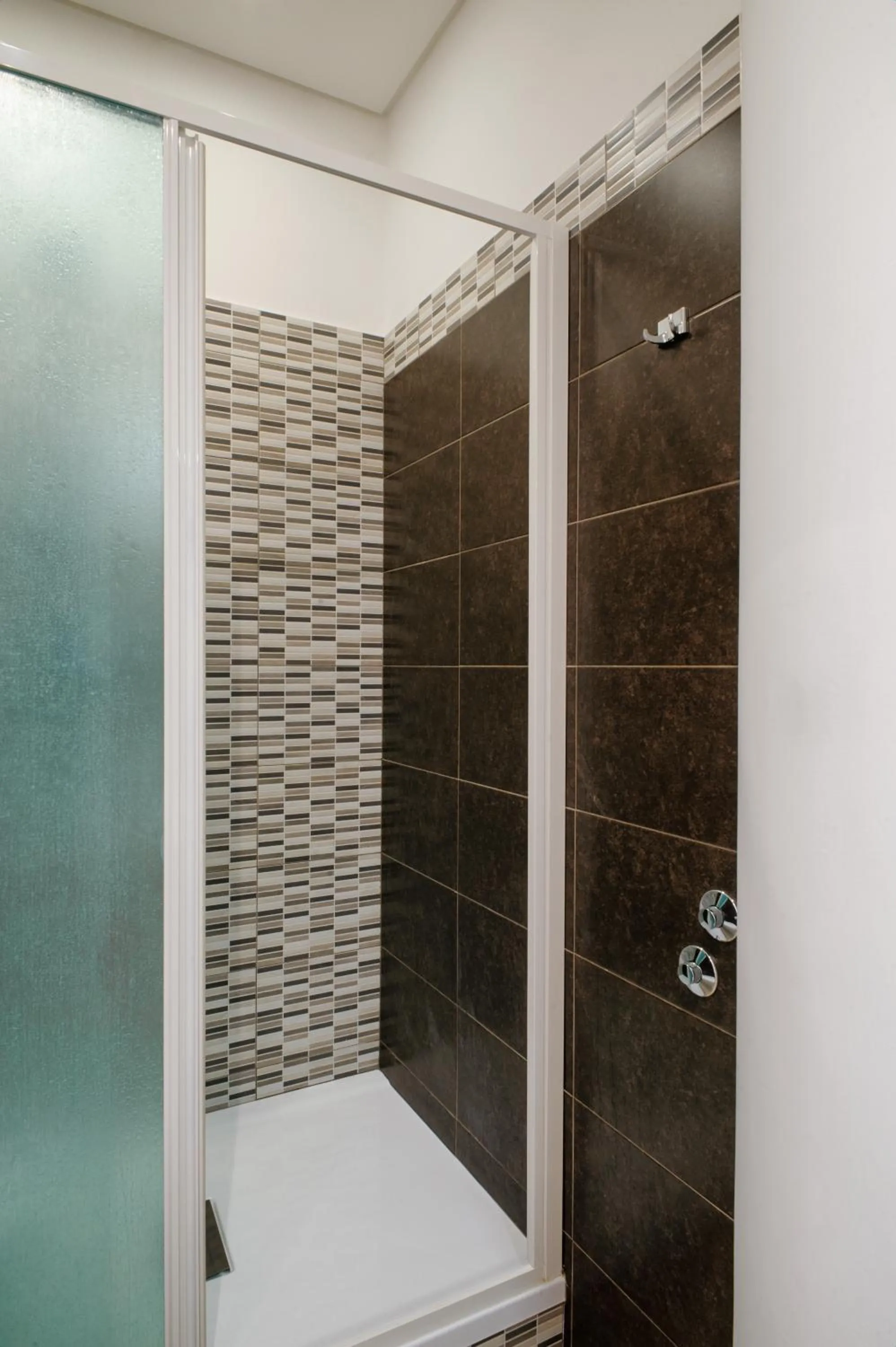 Shower in Toledo Stay OK