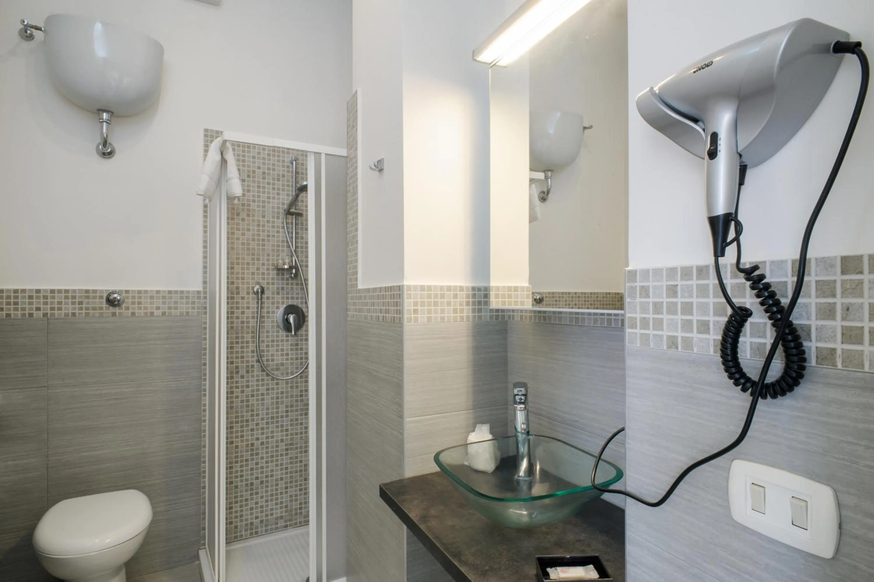 Shower in Toledo Stay OK