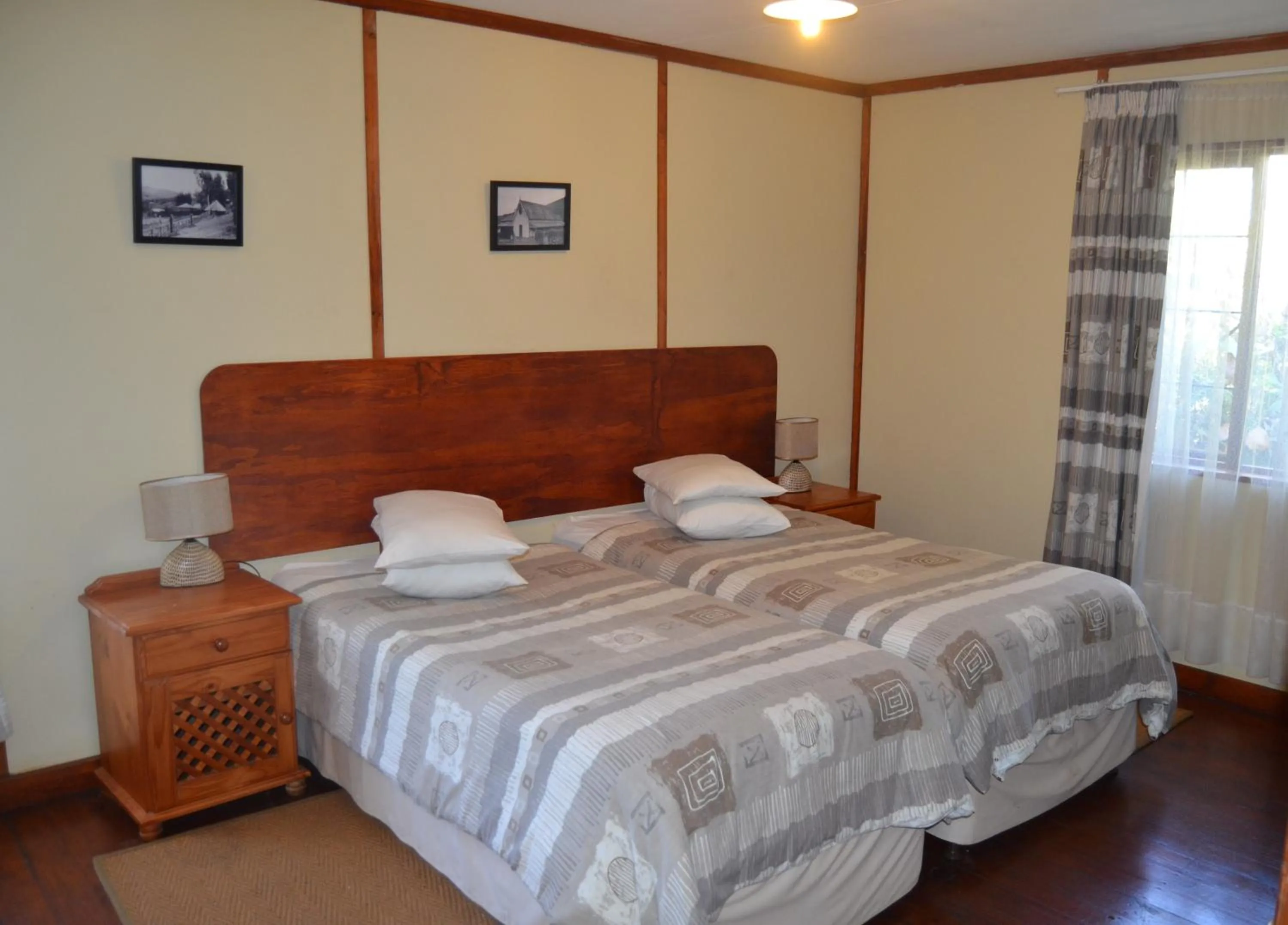 Bedroom, Bed in Log Cabin & Settlers Village
