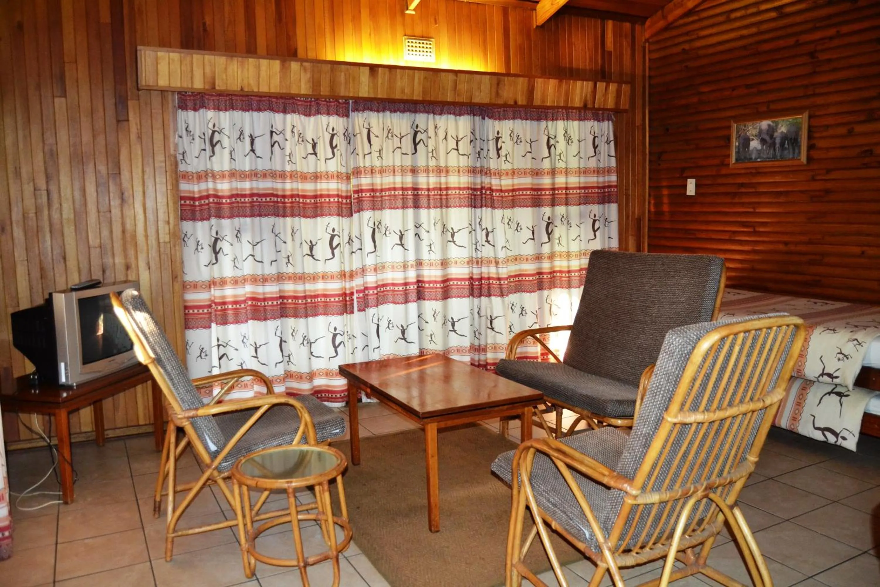 Bed in Log Cabin & Settlers Village