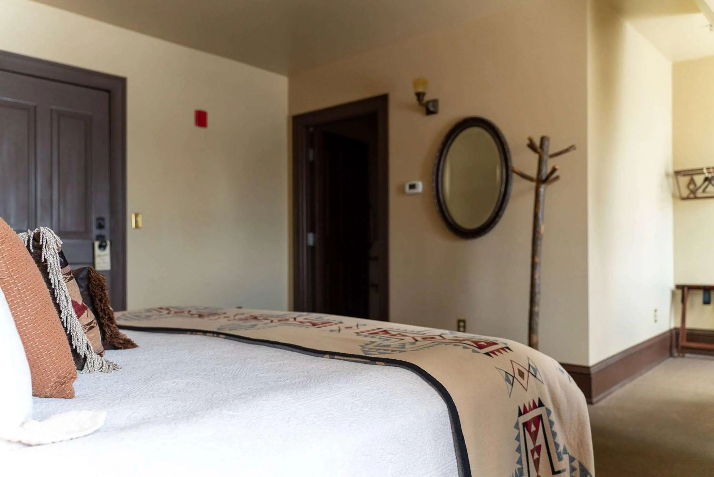 Bedroom, Bed in Sheridan Inn - Best Western Signature Collection