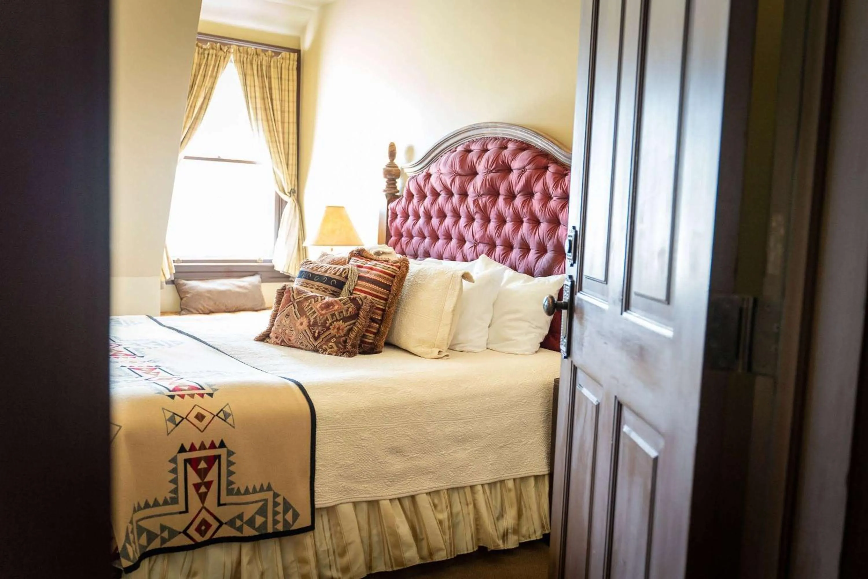 Bedroom, Bed in Sheridan Inn - Best Western Signature Collection