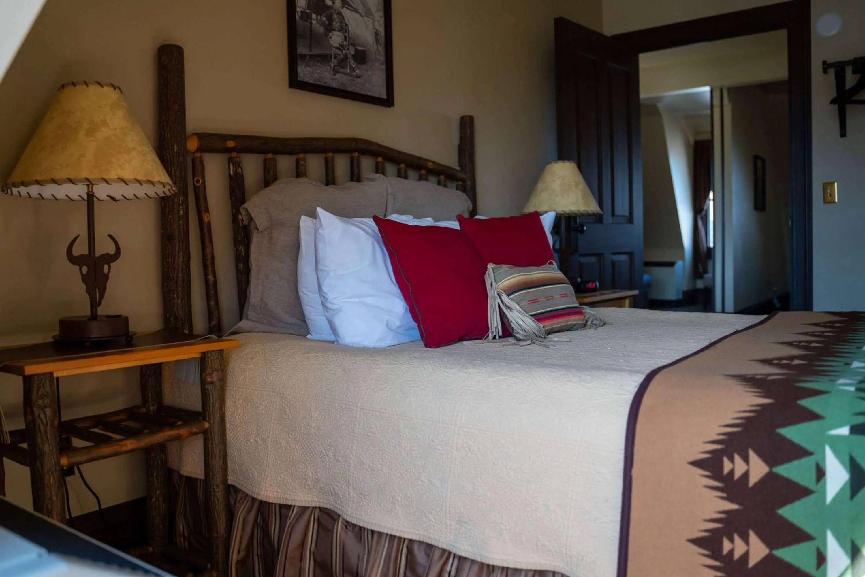 Photo of the whole room, Bed in Sheridan Inn - Best Western Signature Collection