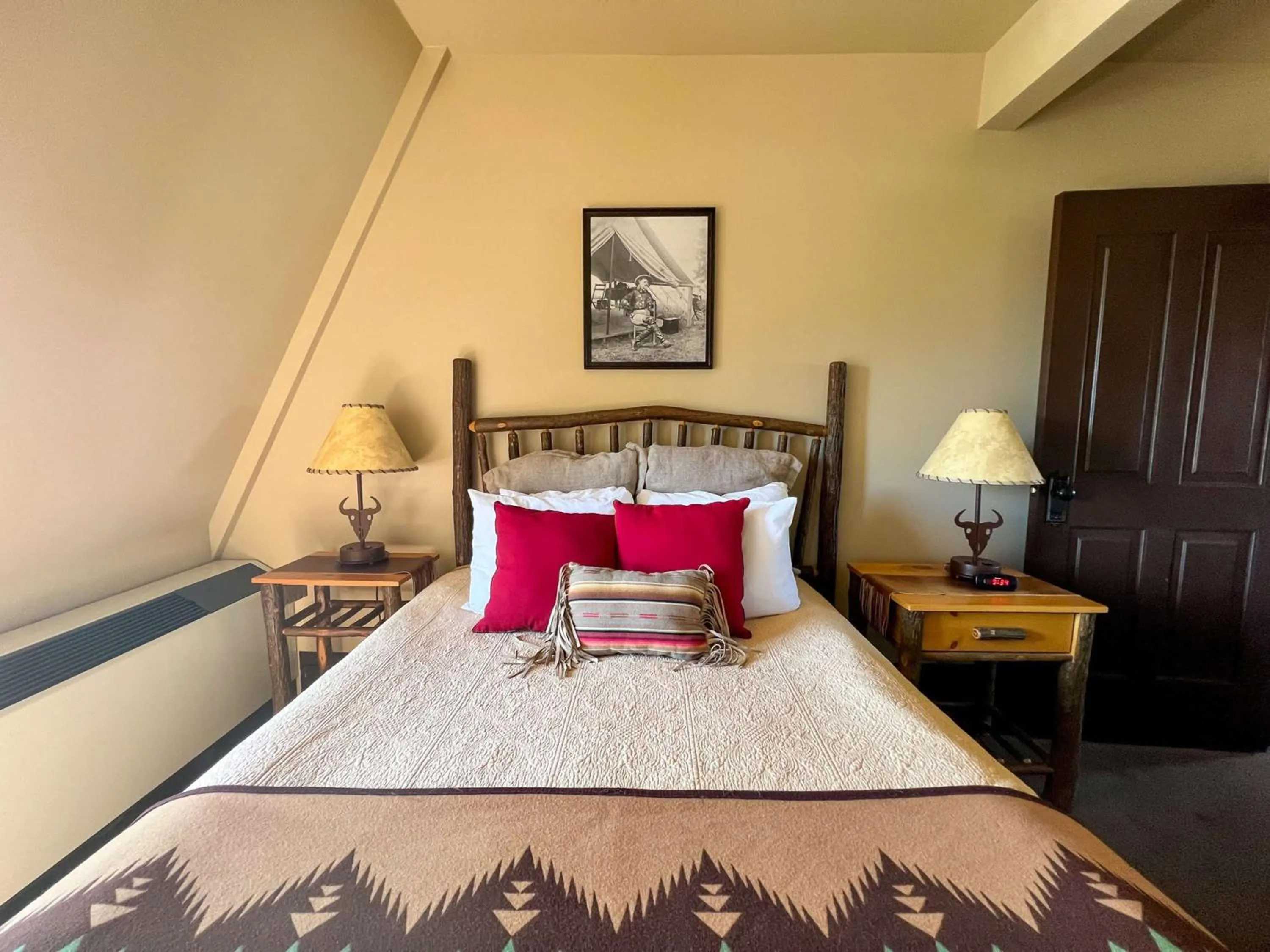 Photo of the whole room, Bed in Sheridan Inn - Best Western Signature Collection