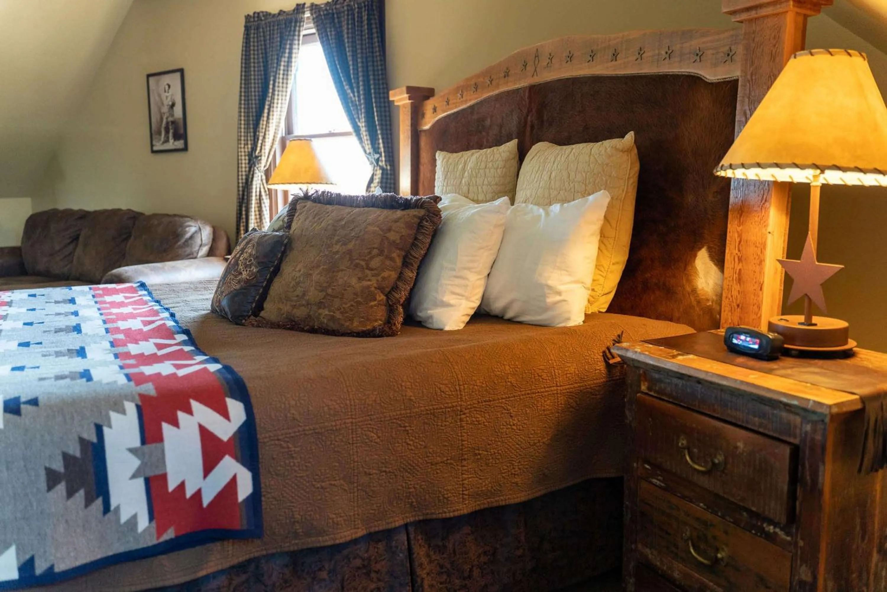 Bedroom, Bed in Sheridan Inn - Best Western Signature Collection