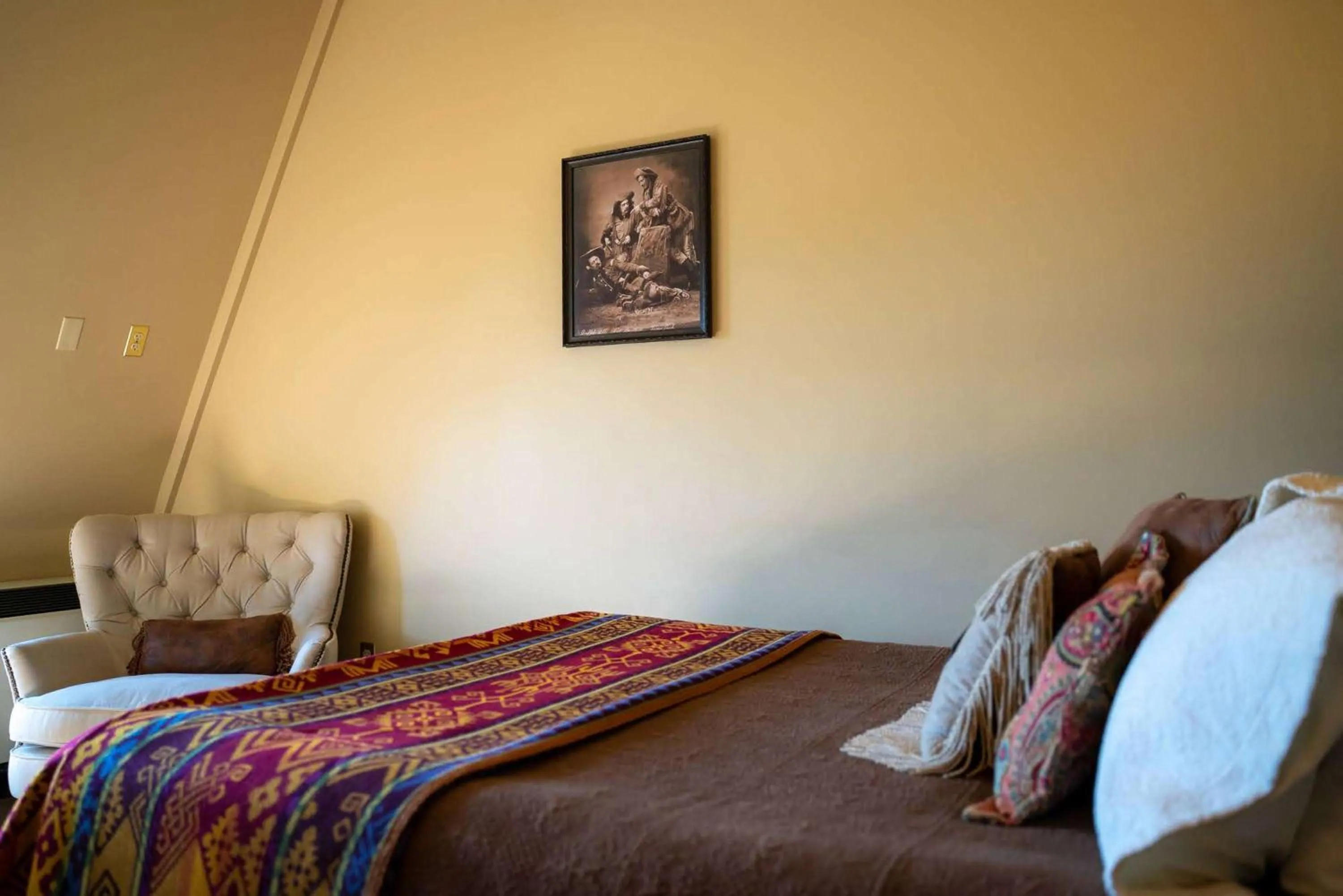 Bedroom, Bed in Sheridan Inn - Best Western Signature Collection