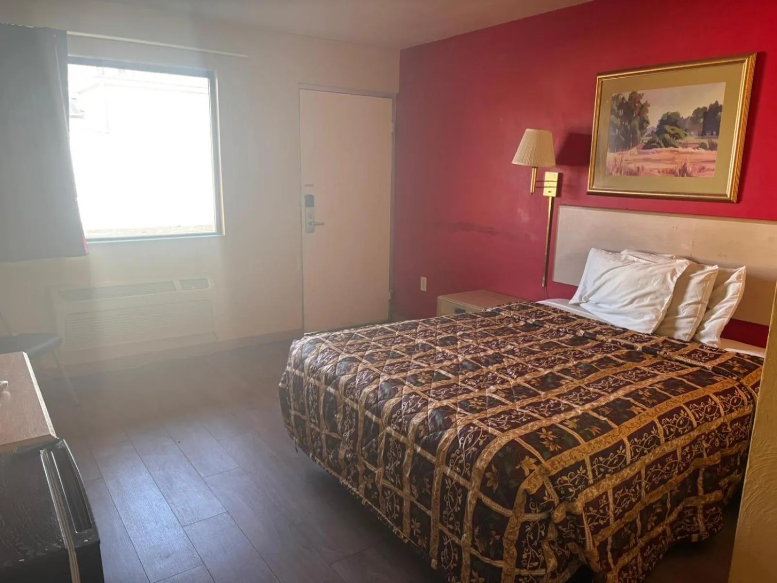 Bed in ECONOMY INN & SUITES