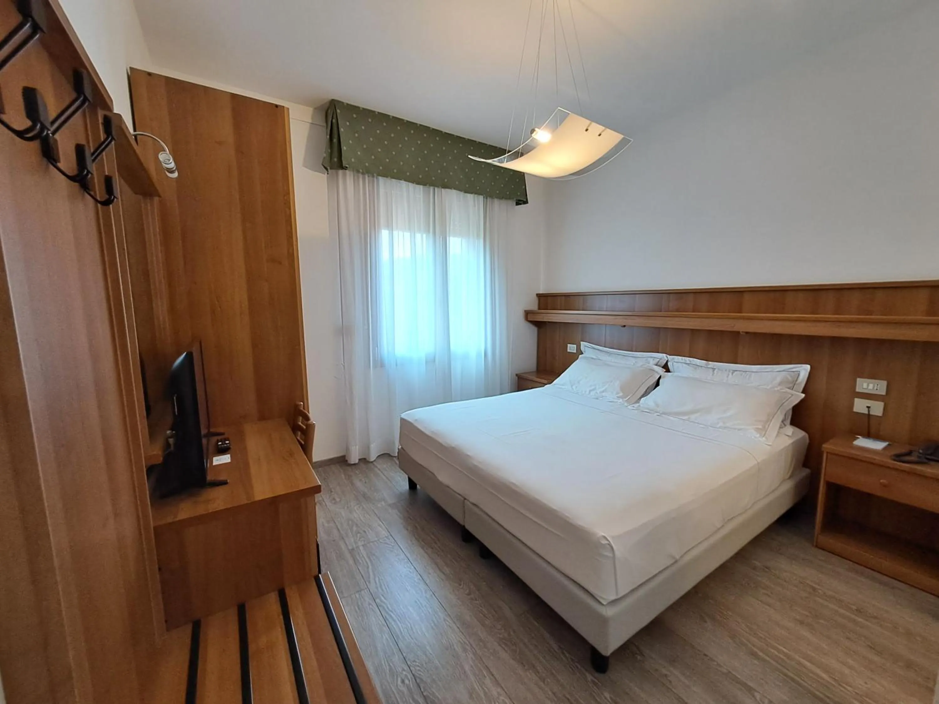 Bedroom, Bed in Hotel Alla Dolina