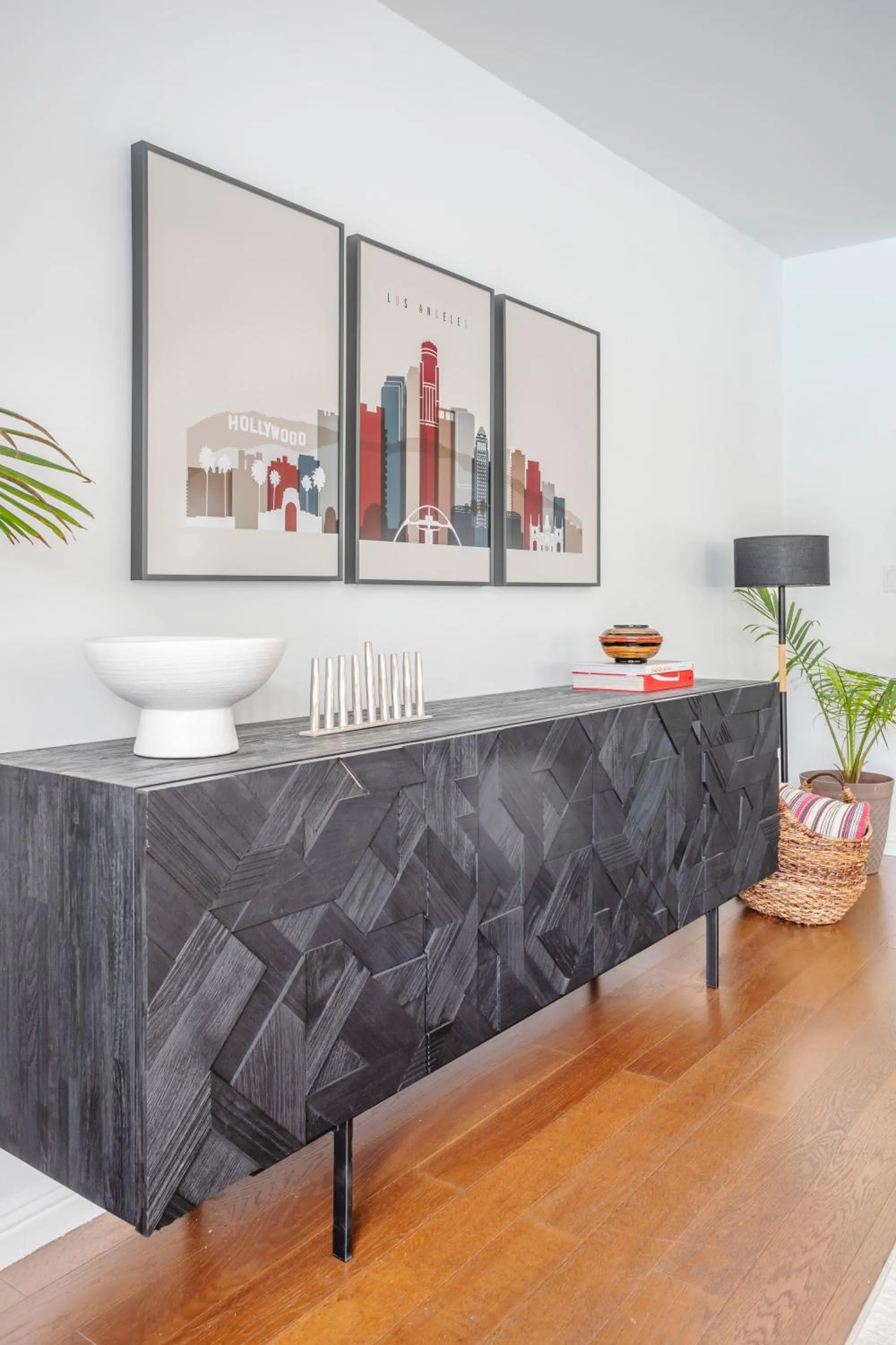 TV and multimedia in Enchanting Sherman Oaks Home With Pool permit #HSR two five zero zero 3222