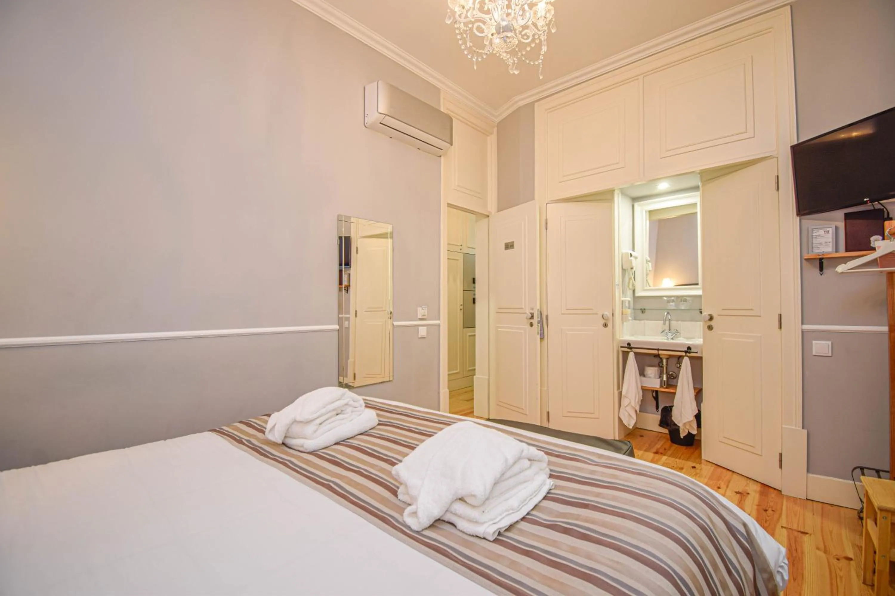 Bed in B in B Lisbon Downtown Suites