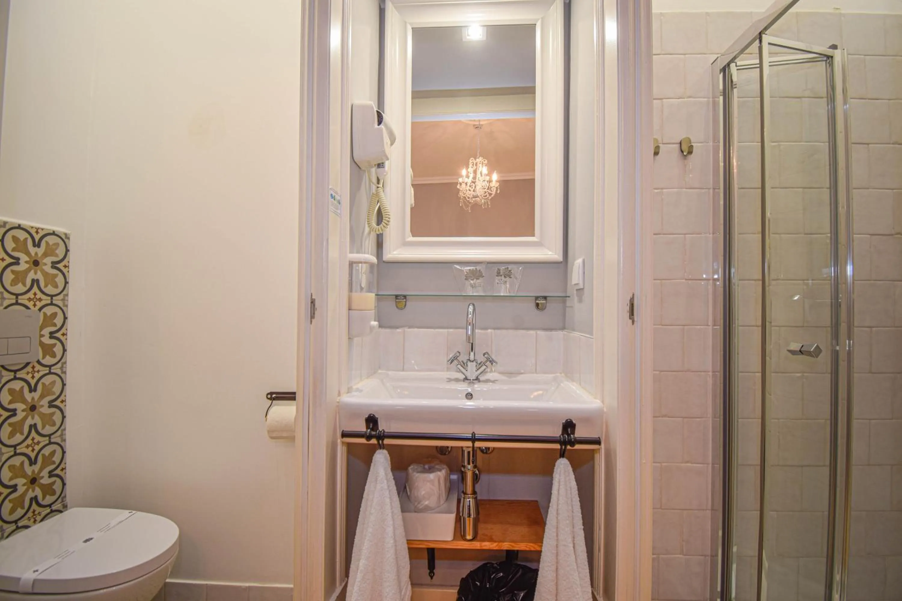 Bathroom in B in B Lisbon Downtown Suites