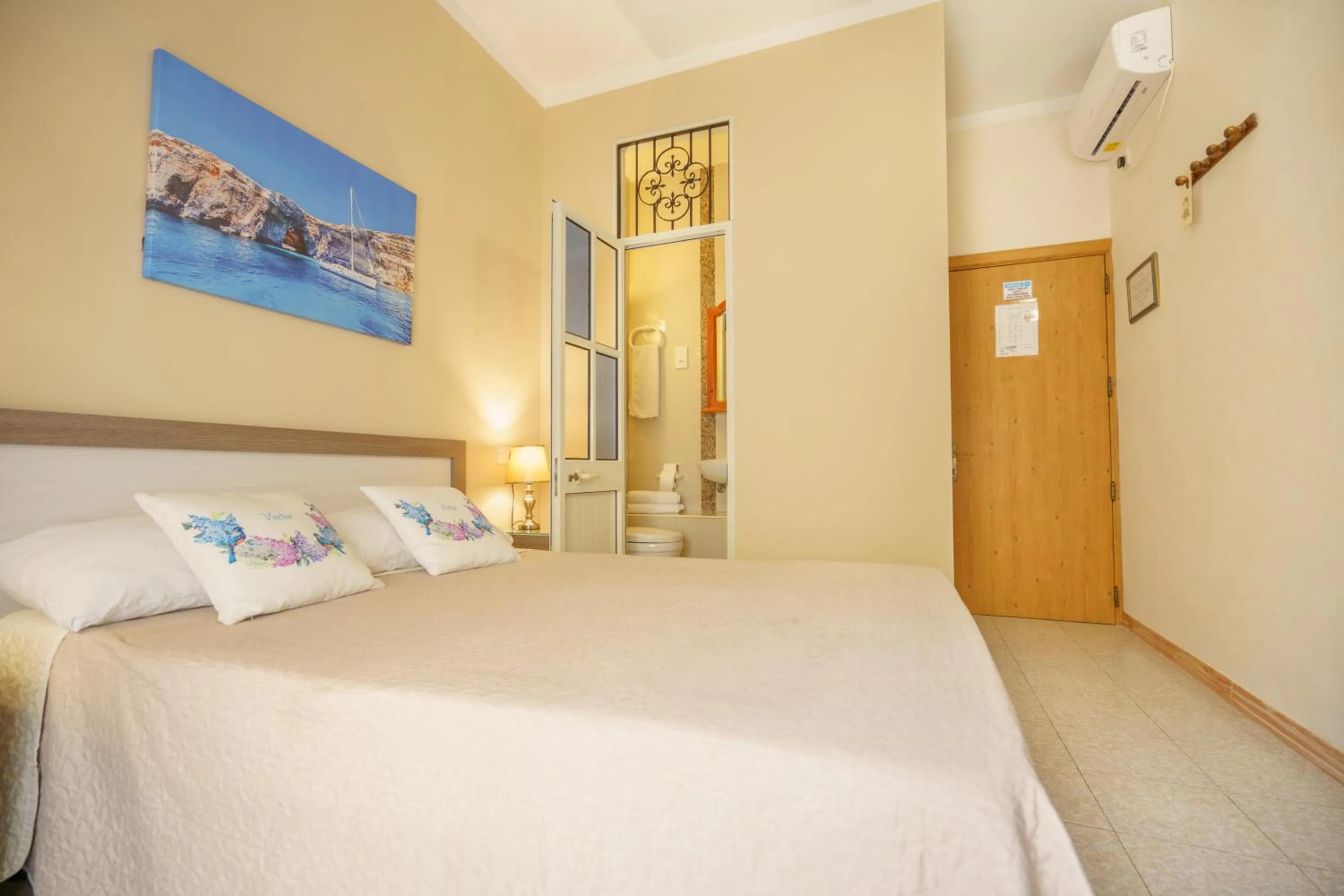 Bed in Lantern Guest House