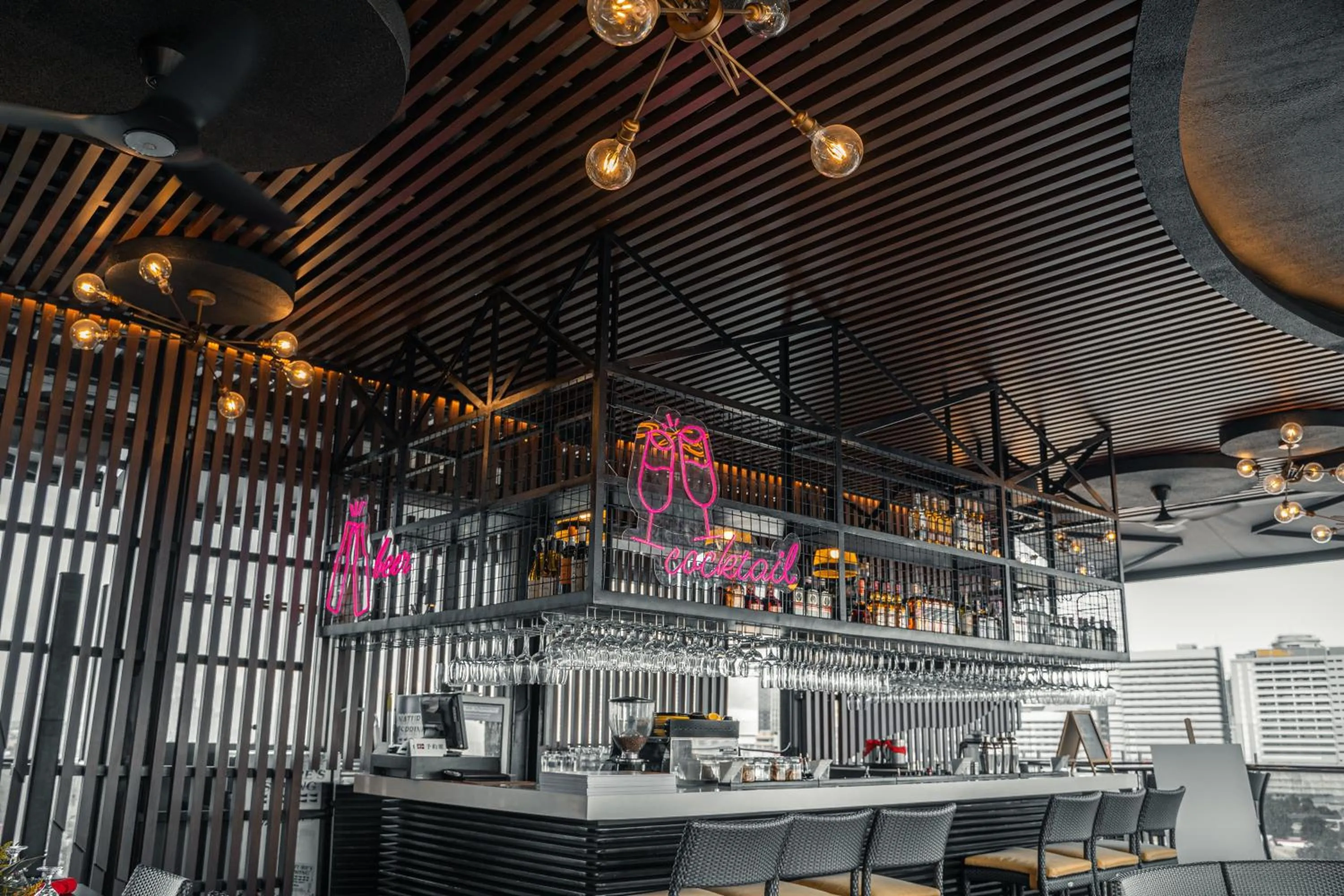 Nightclub / DJ in Yello! Hotel