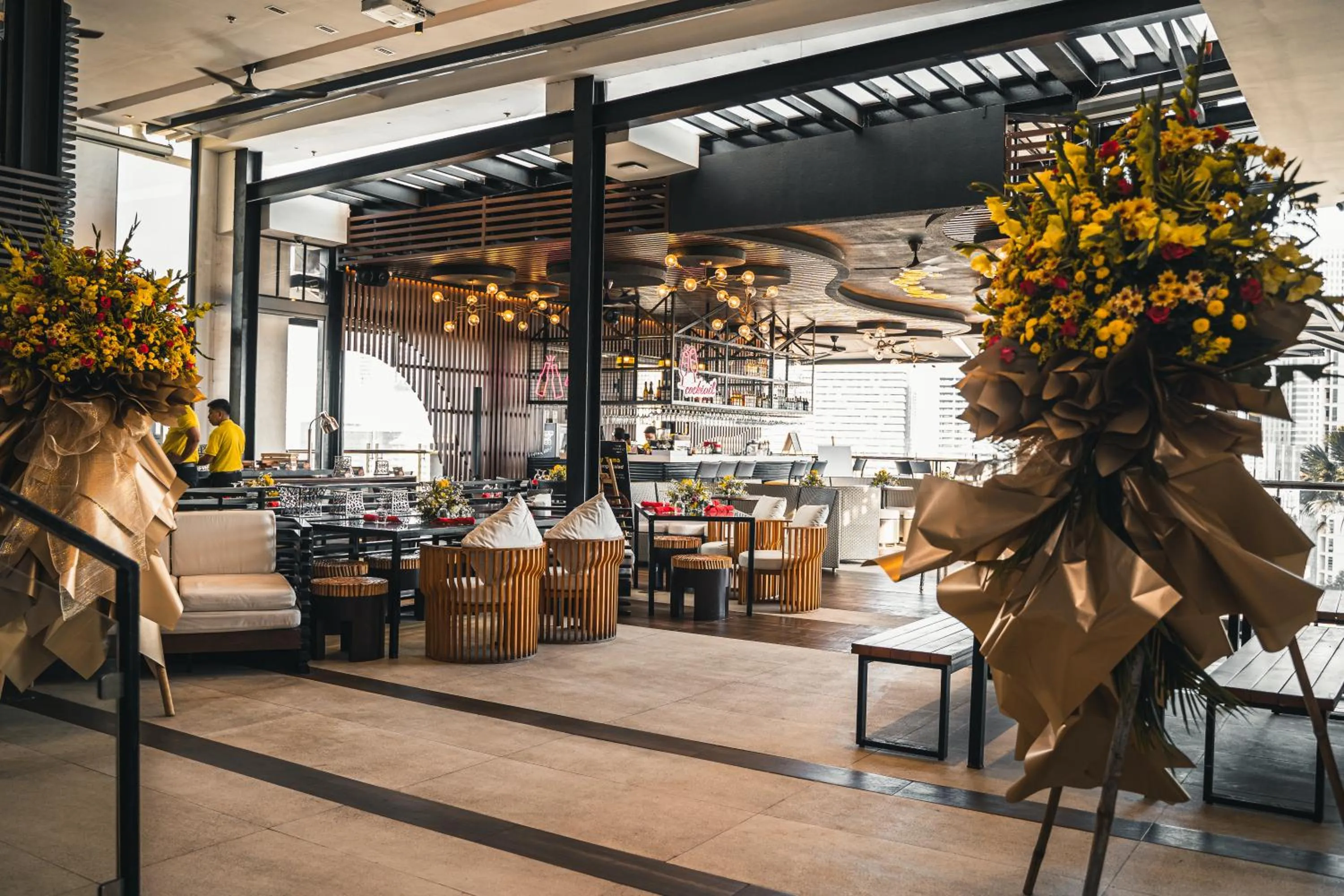 Restaurant/places to eat in Yello! Hotel