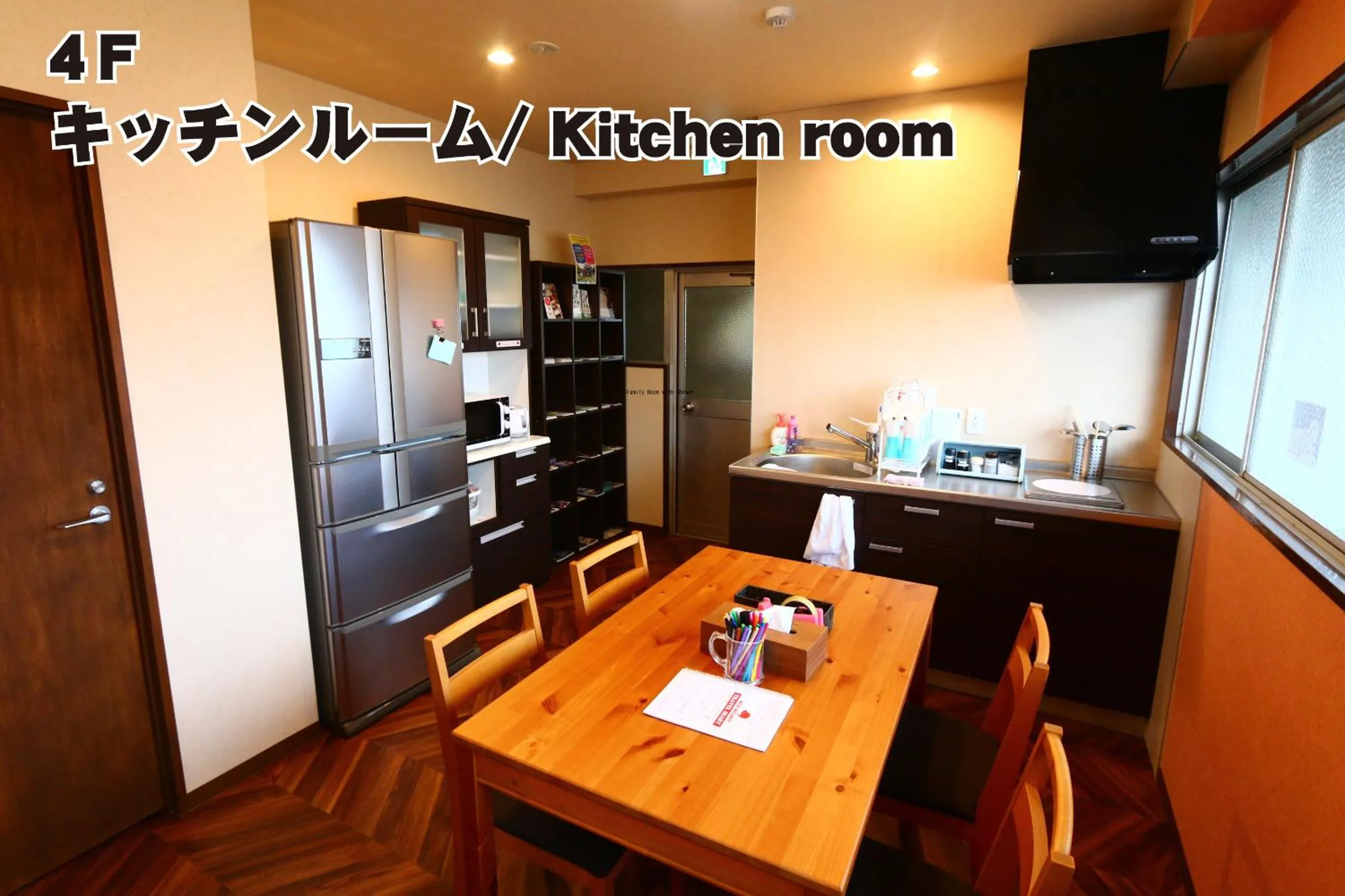 Kitchen or kitchenette in RED HELMET House & Sports Bar Hiroshima