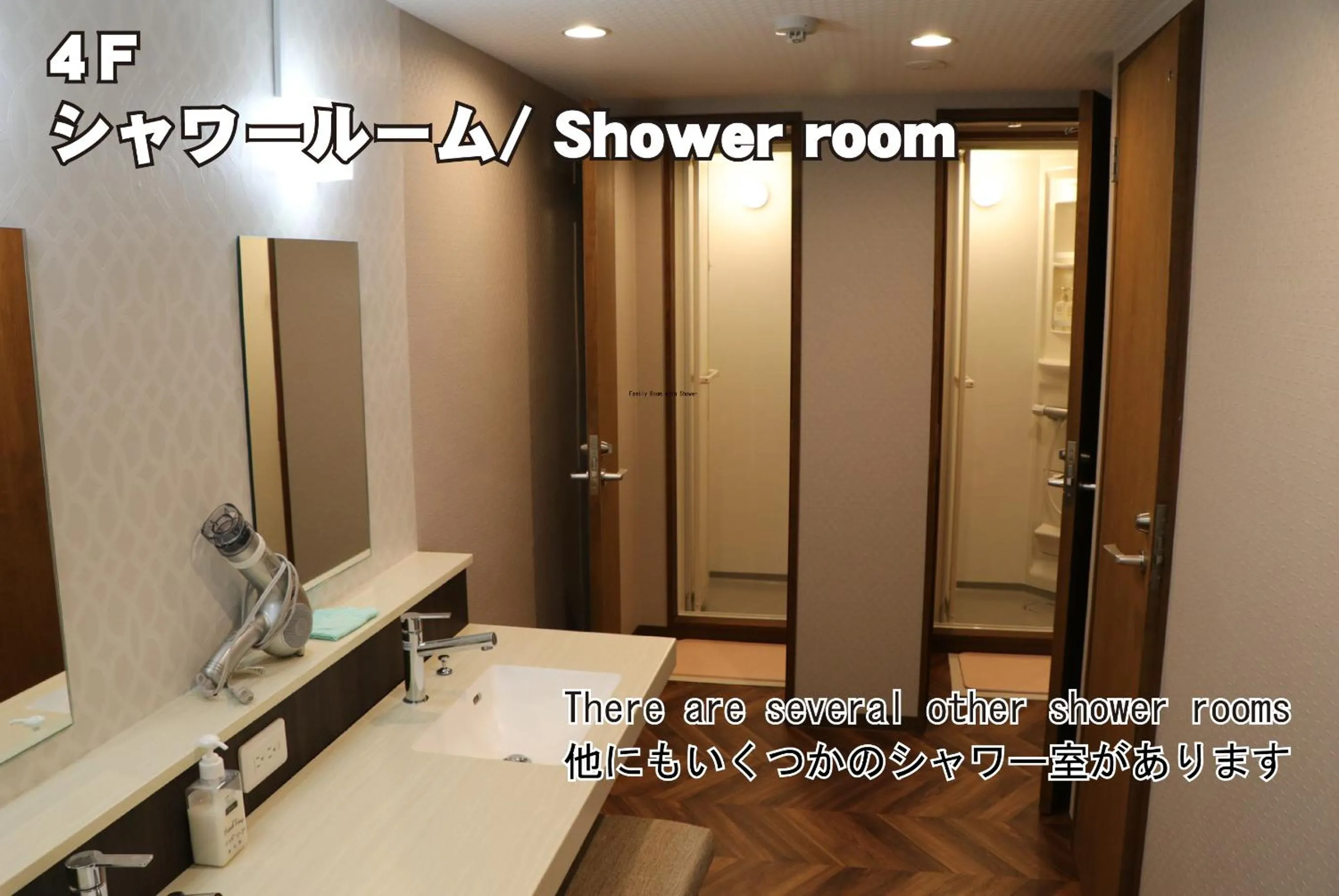 Shower in RED HELMET House & Sports Bar Hiroshima