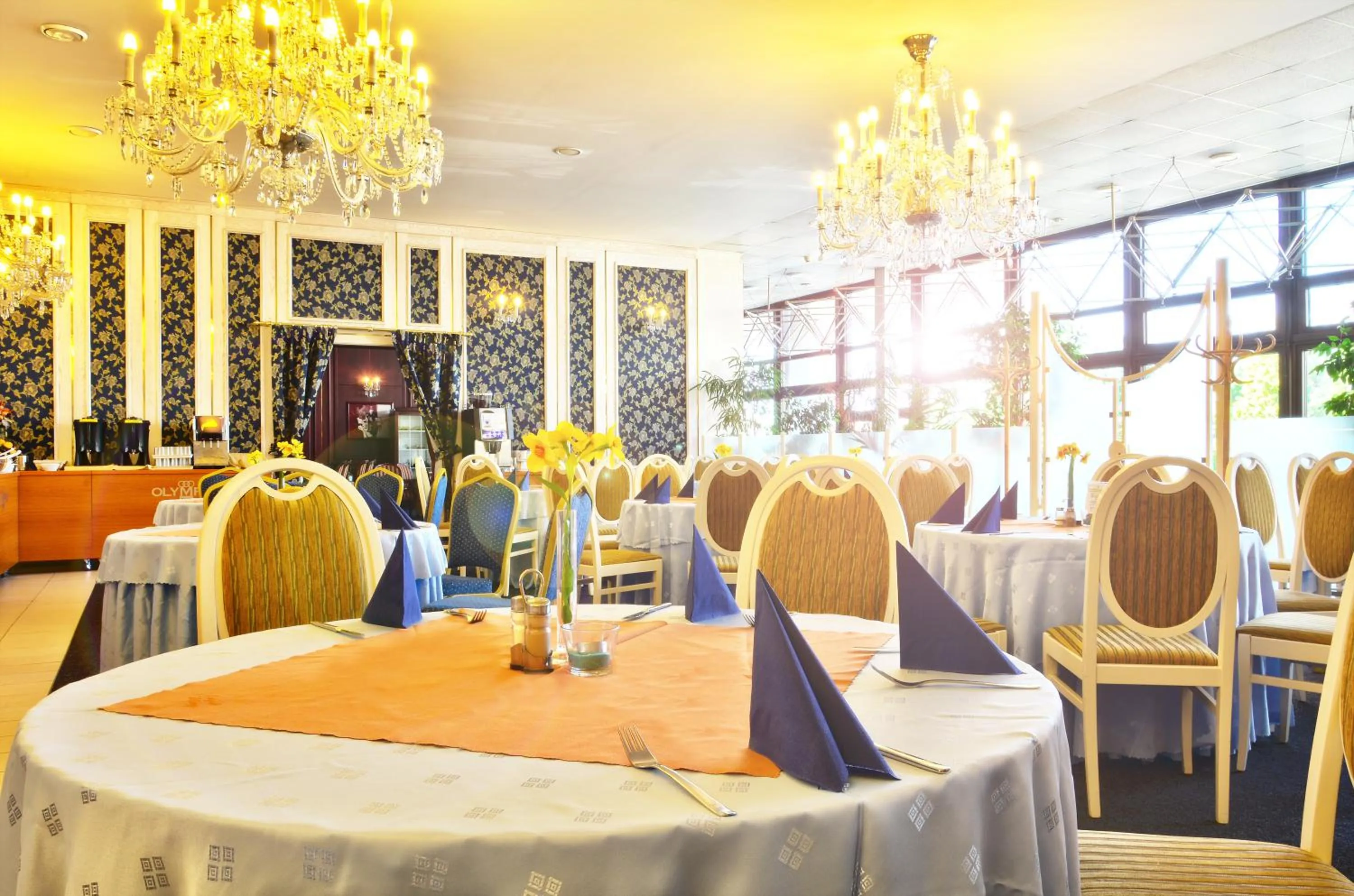 Restaurant/places to eat in Hotel Olympik