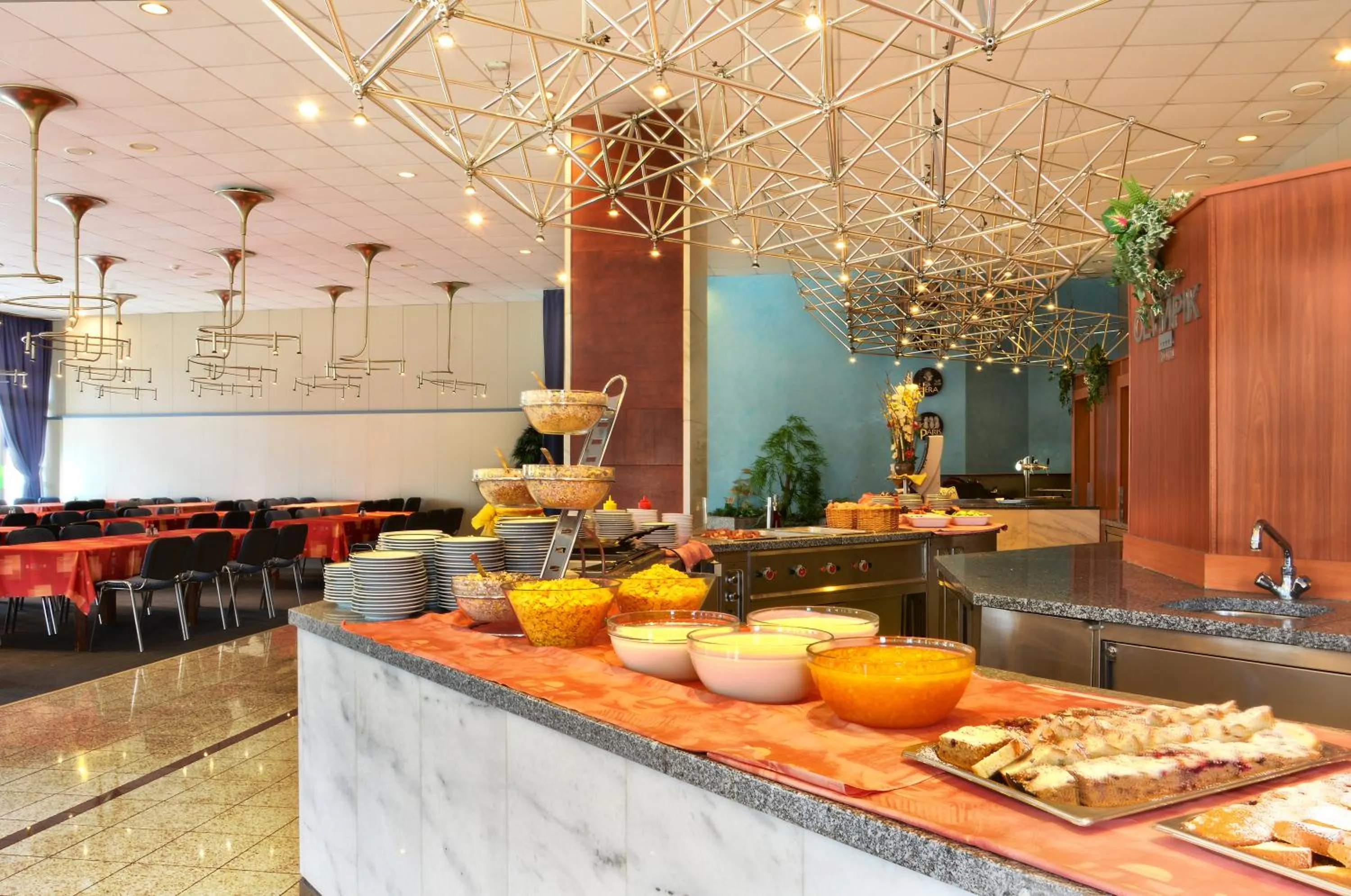 Restaurant/places to eat in Hotel Olympik