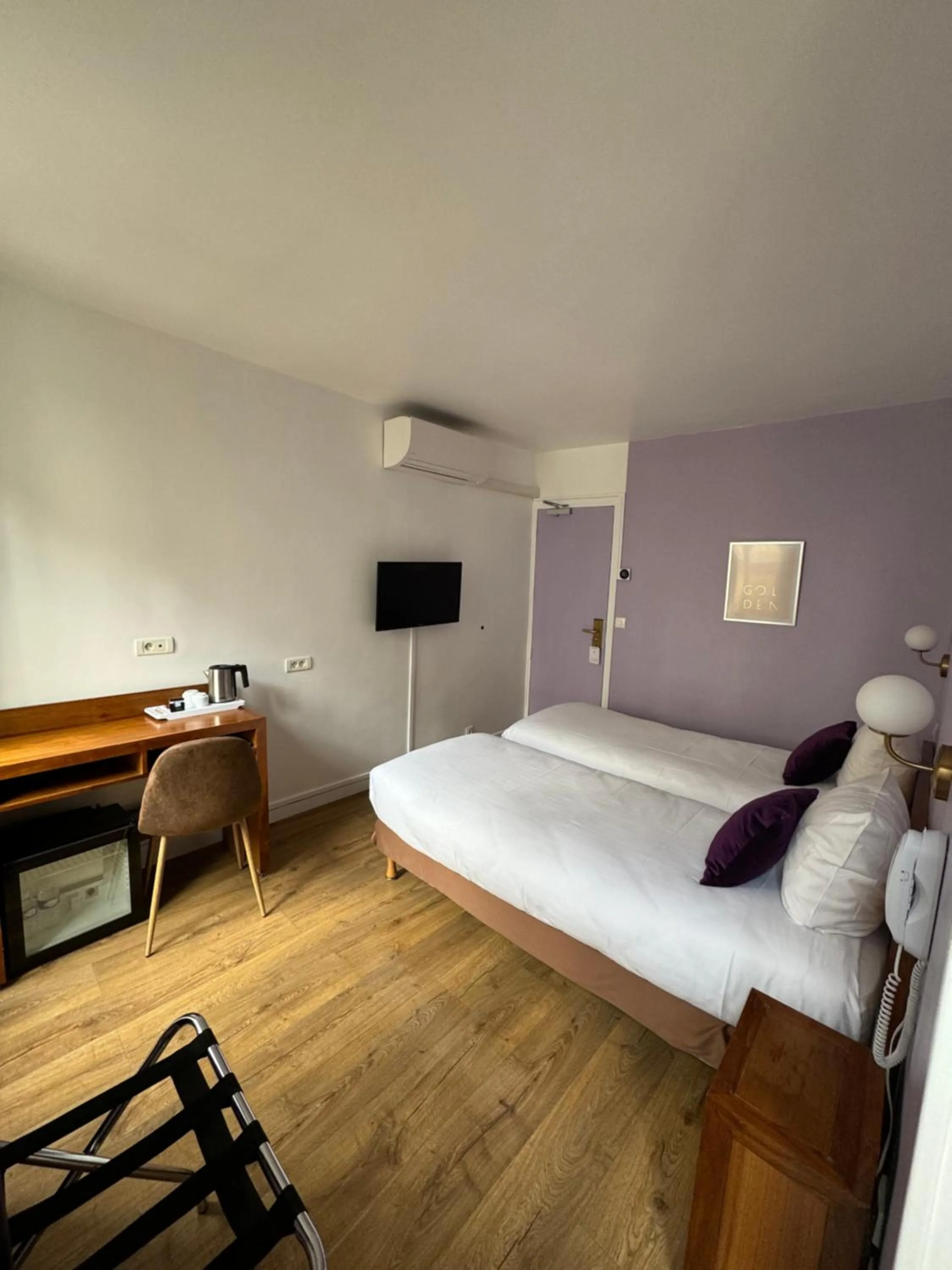 Bed in Hôtel Du Leman