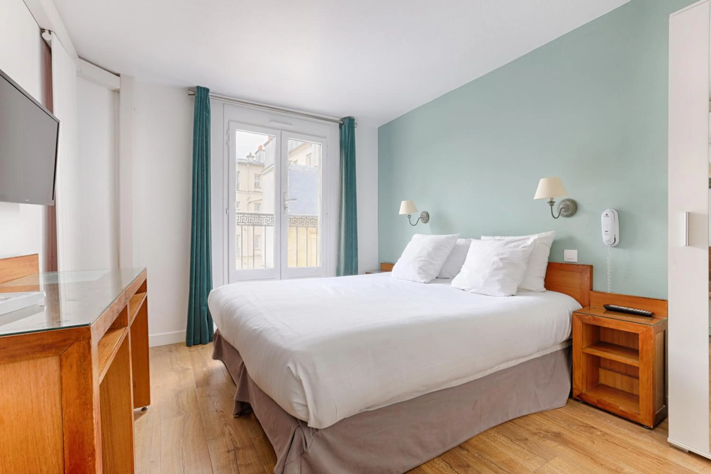 Bed in Hôtel Du Leman