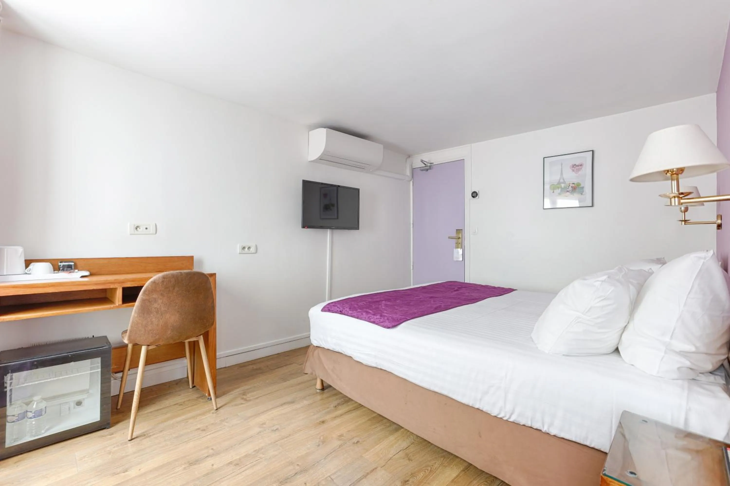 Bed in Hôtel Du Leman