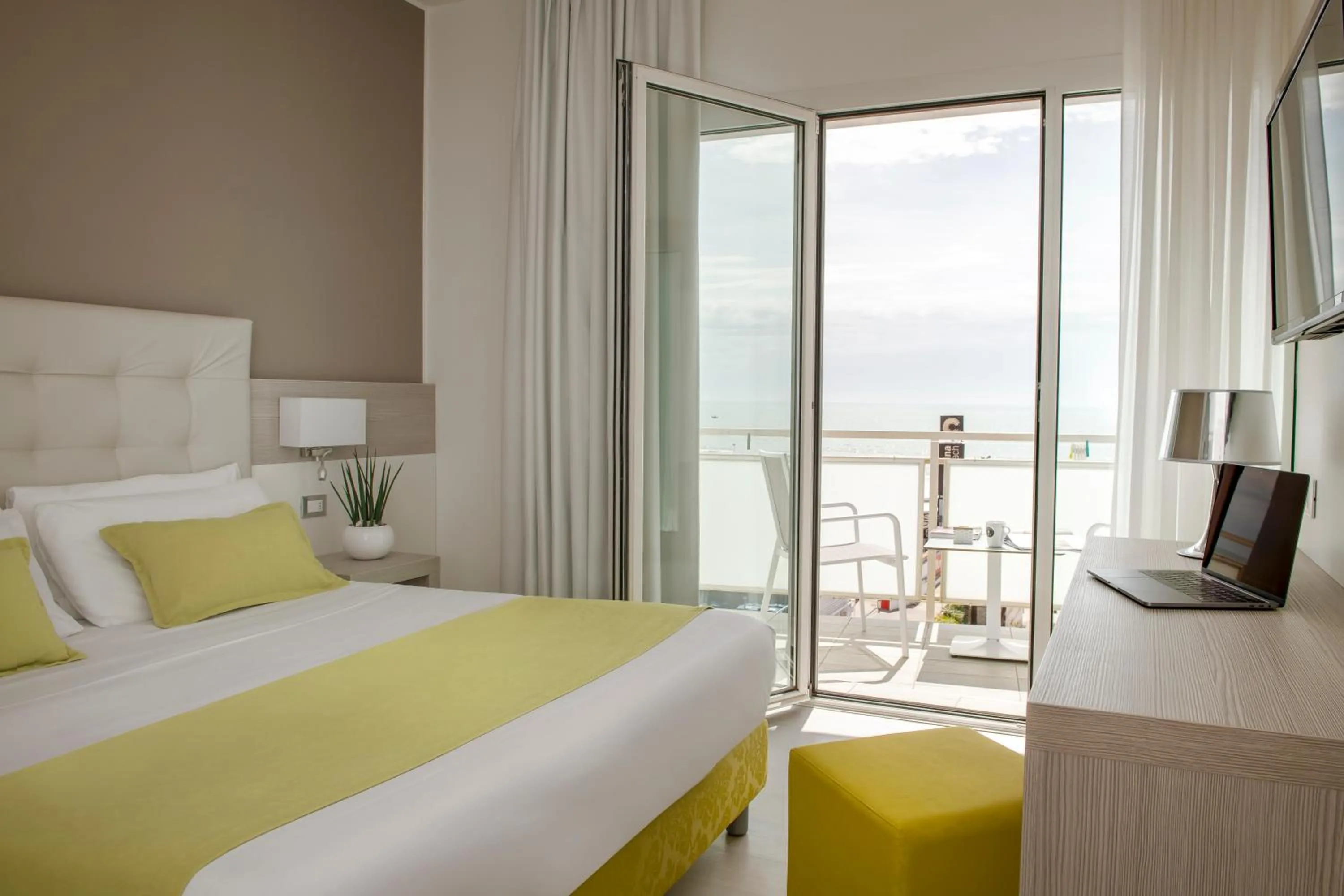 Bedroom, Bed in Hotel Delle Rose