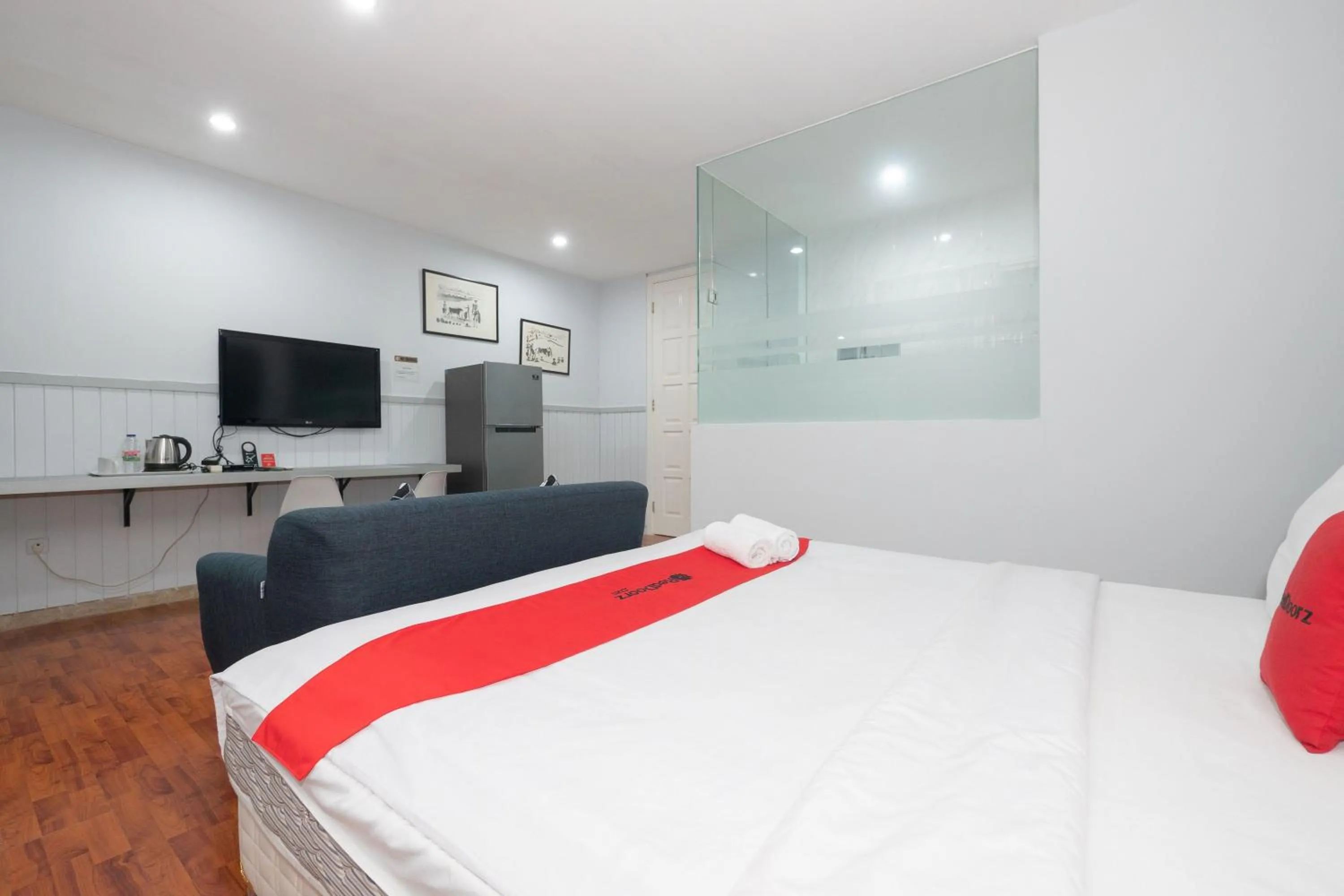 Bed in RedDoorz Premium near RS Pondok Indah