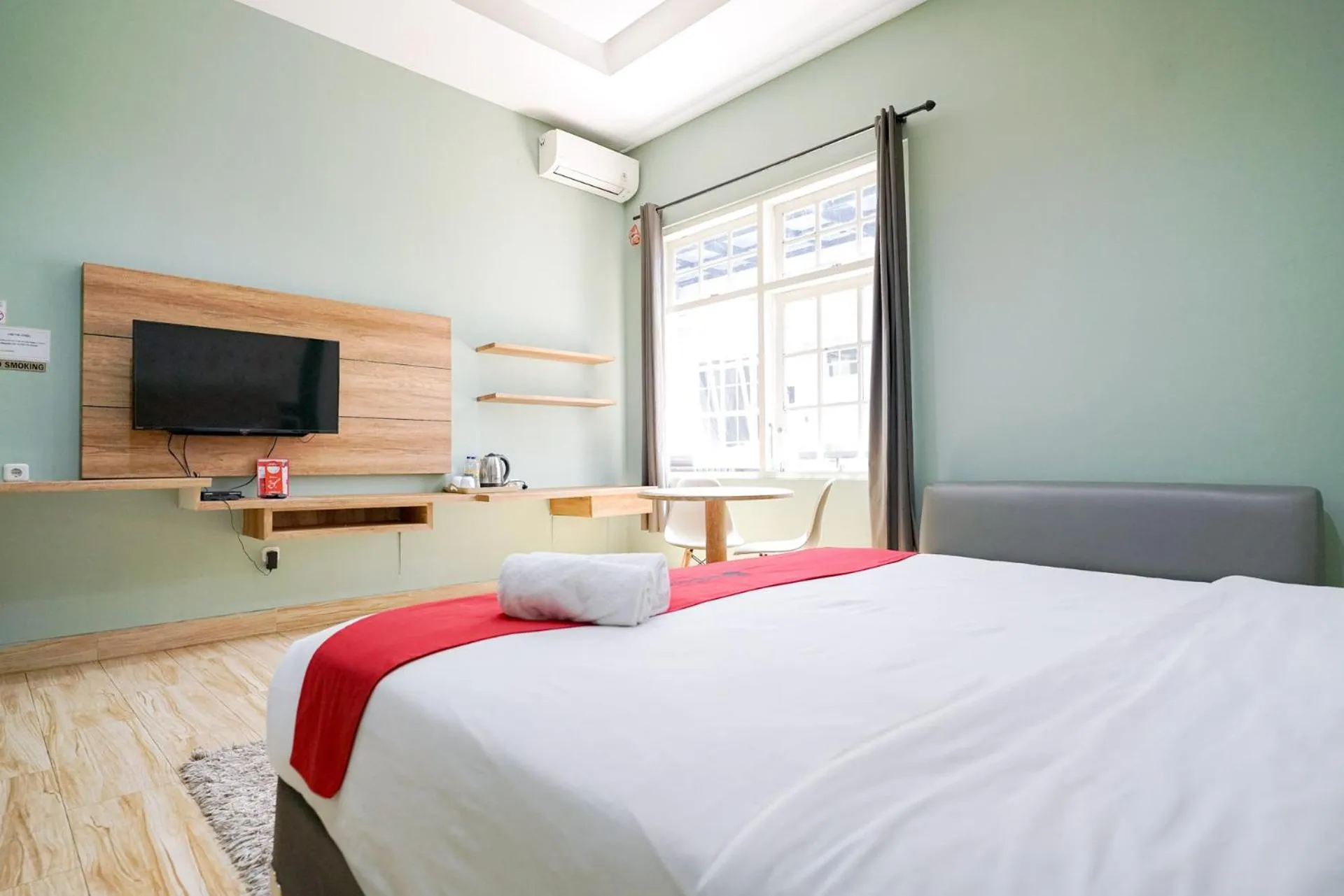 Bedroom in RedDoorz Premium near RS Pondok Indah