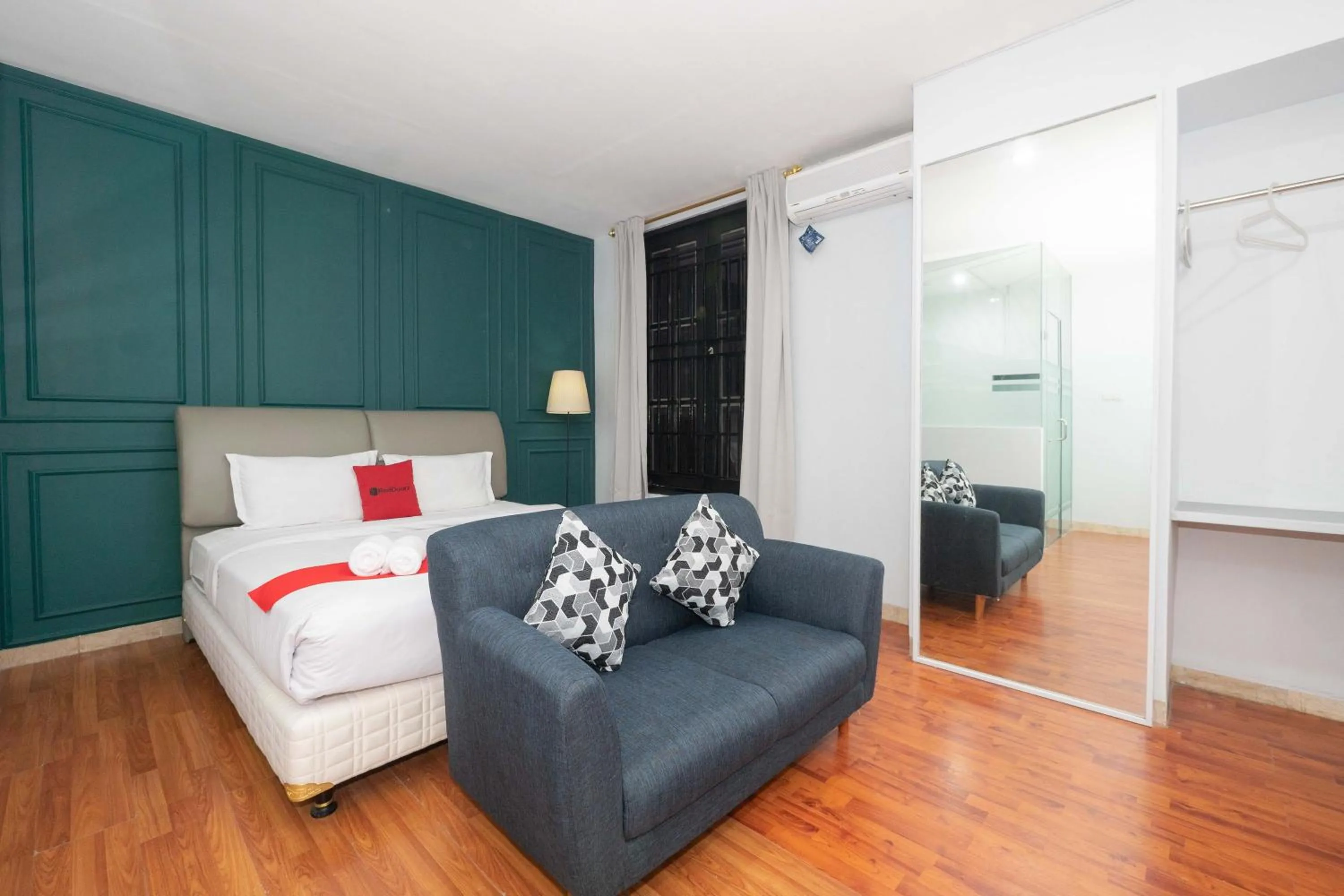 Bed in RedDoorz Premium near RS Pondok Indah