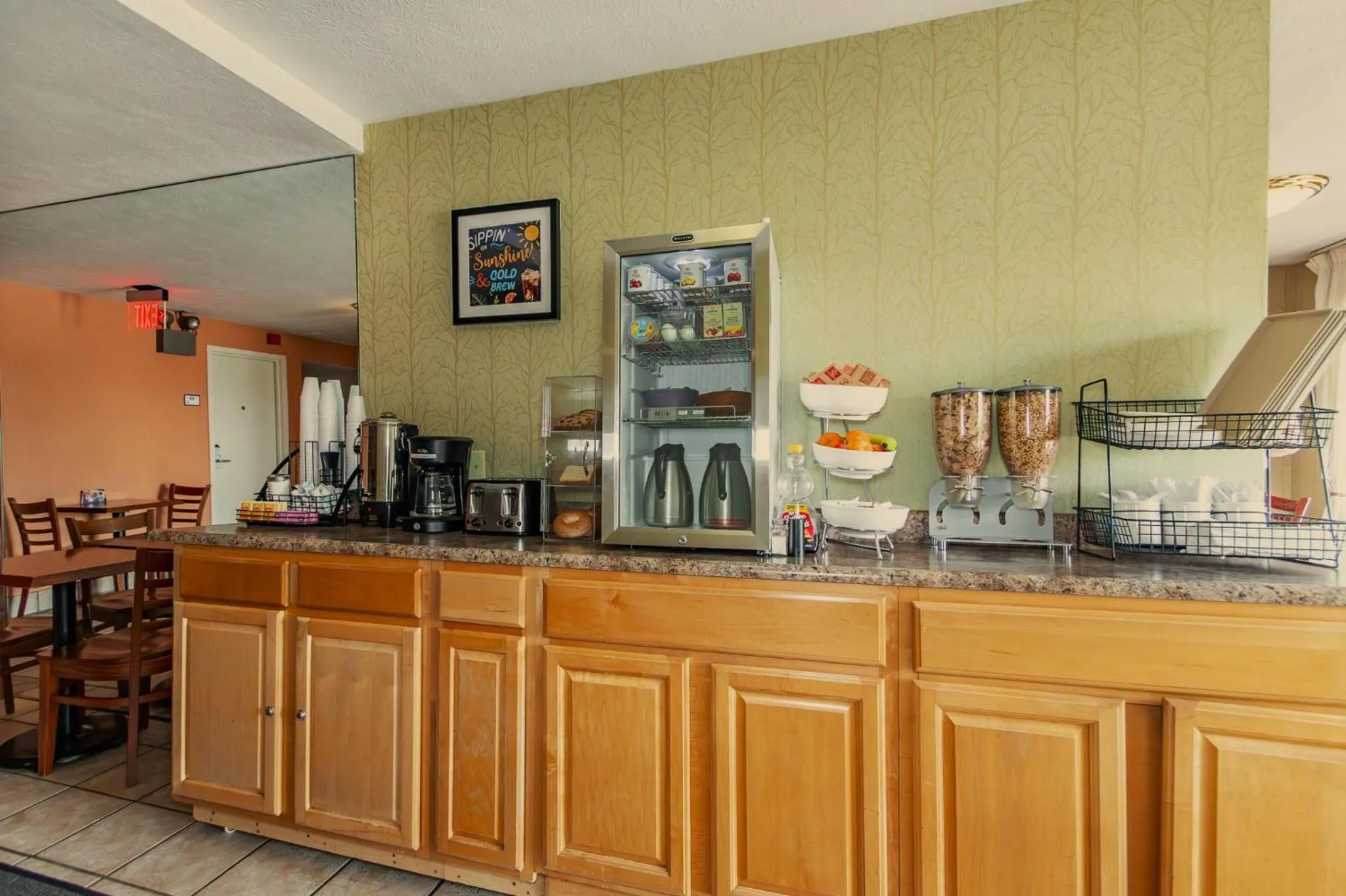 Coffee/tea facilities in Americas Best Value Inn Ashtabula/Austinburg