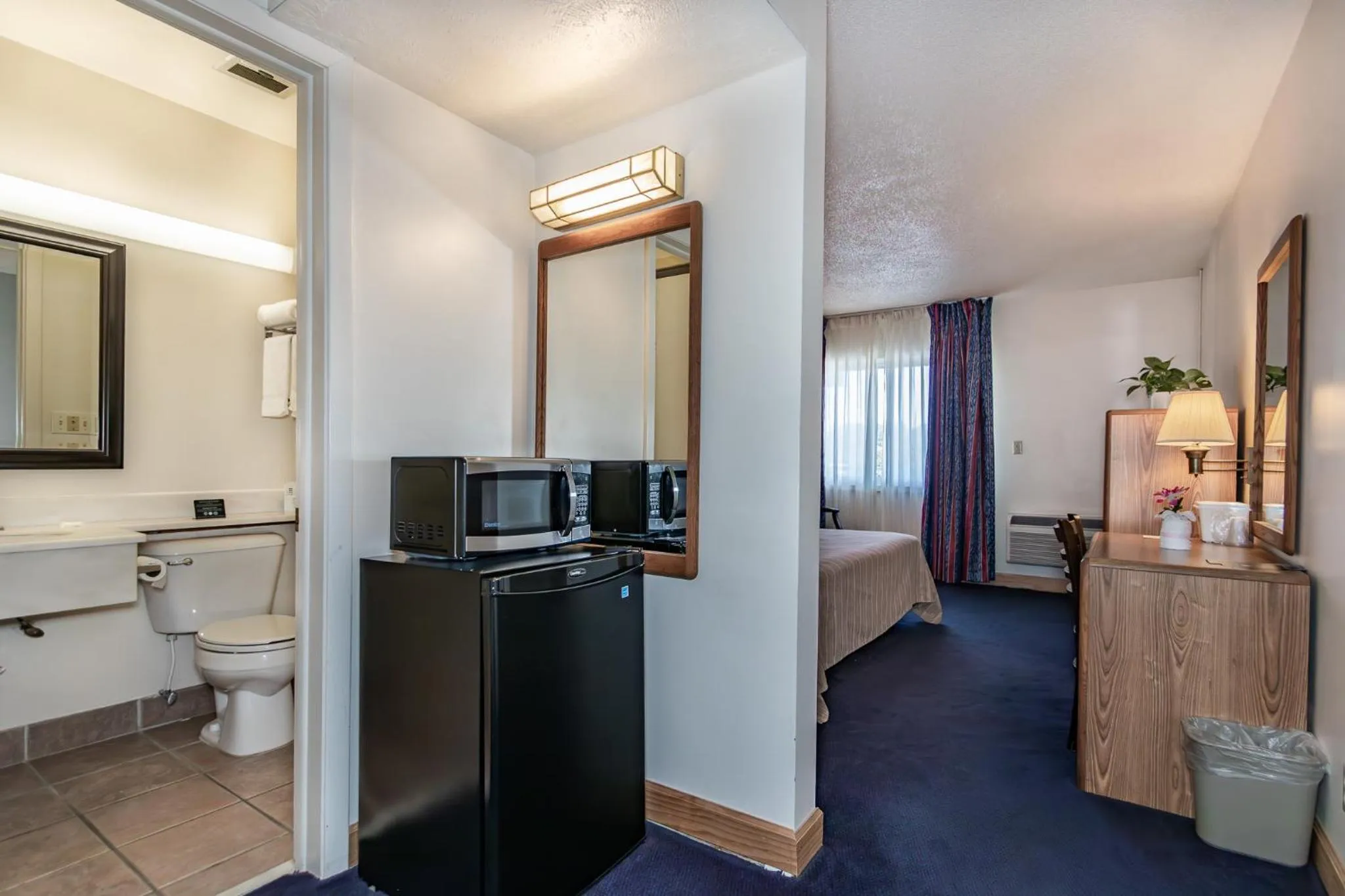 Photo of the whole room in Americas Best Value Inn Ashtabula/Austinburg