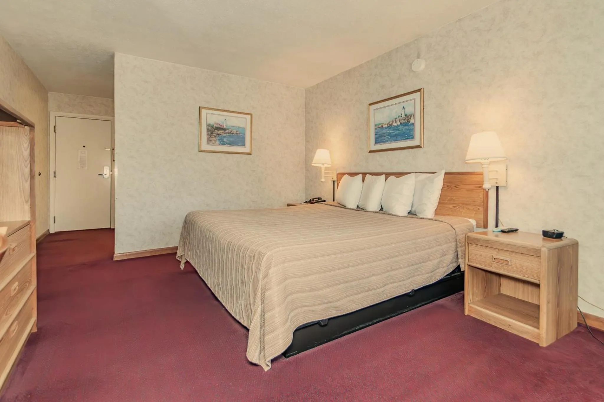 Bed in Americas Best Value Inn Ashtabula/Austinburg