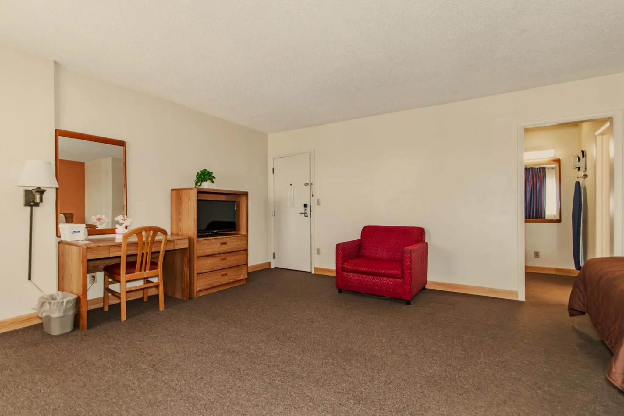 Living room in Americas Best Value Inn Ashtabula/Austinburg