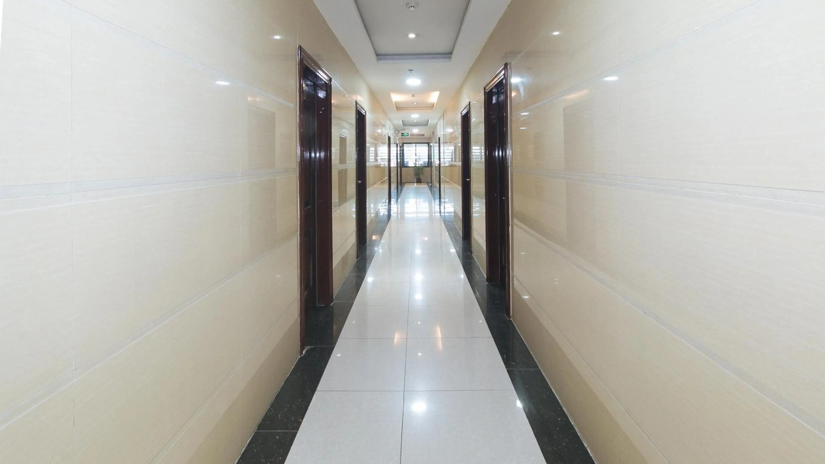 Area and facilities in RedDoorz at Winter Hotel Araneta