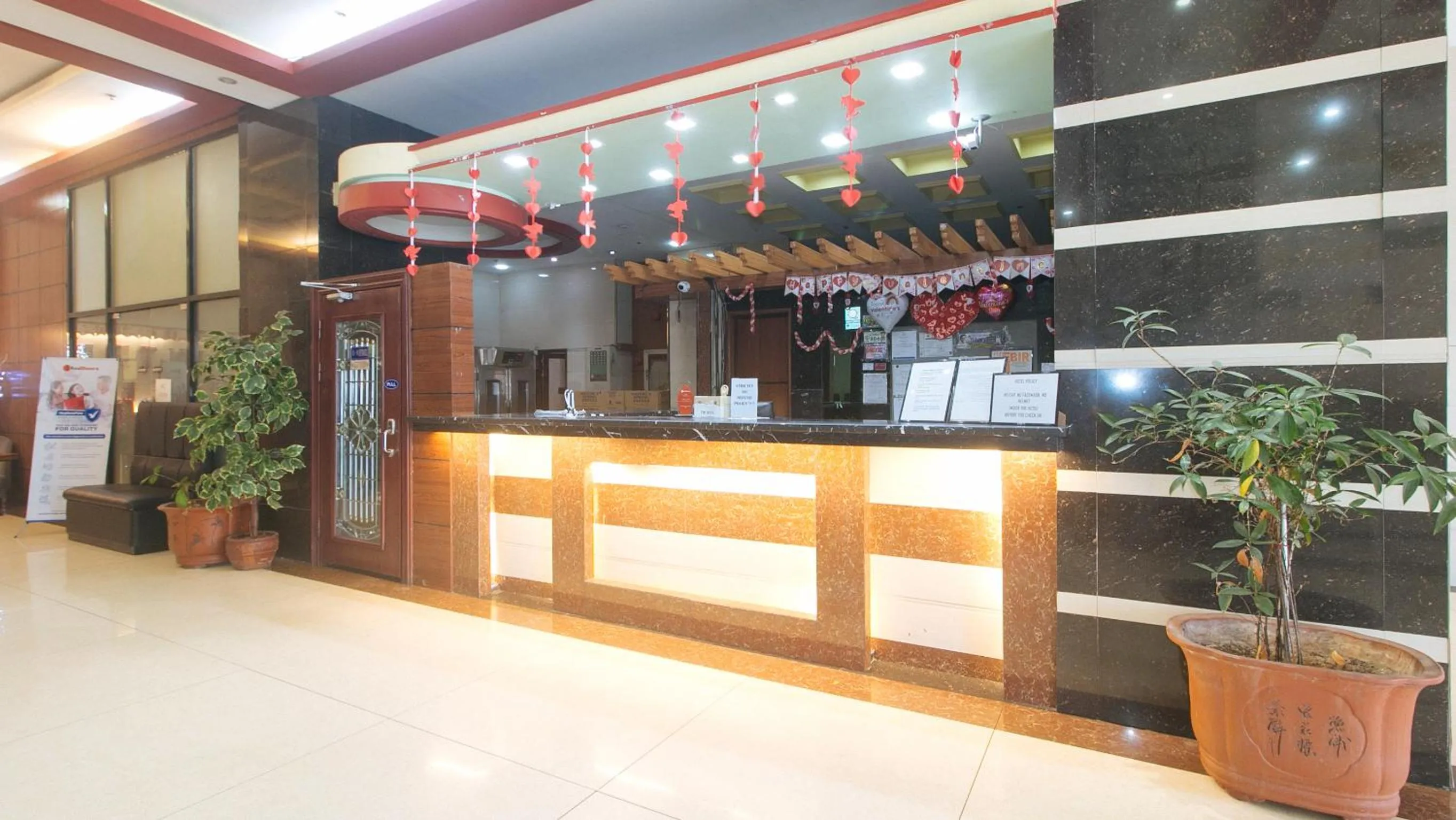 Lobby or reception in RedDoorz at Winter Hotel Araneta