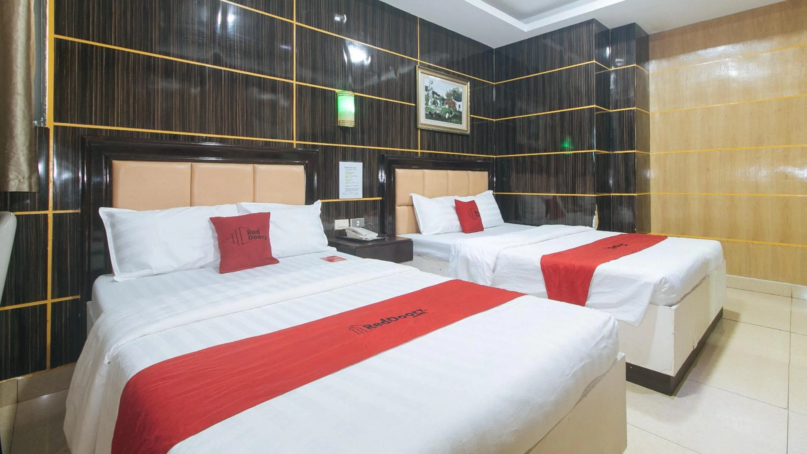 Bed in RedDoorz at Winter Hotel Araneta
