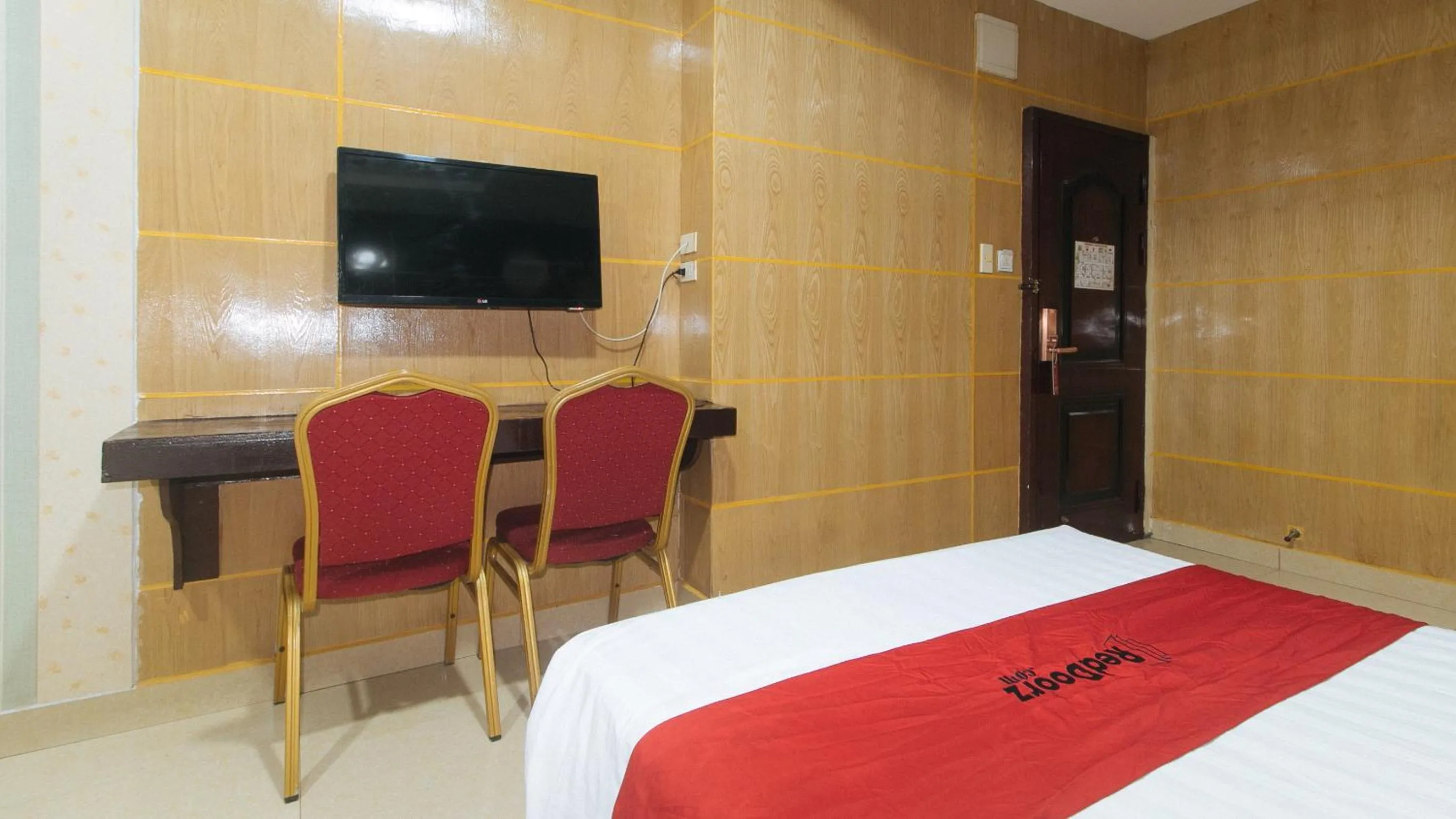 Bed in RedDoorz at Winter Hotel Araneta