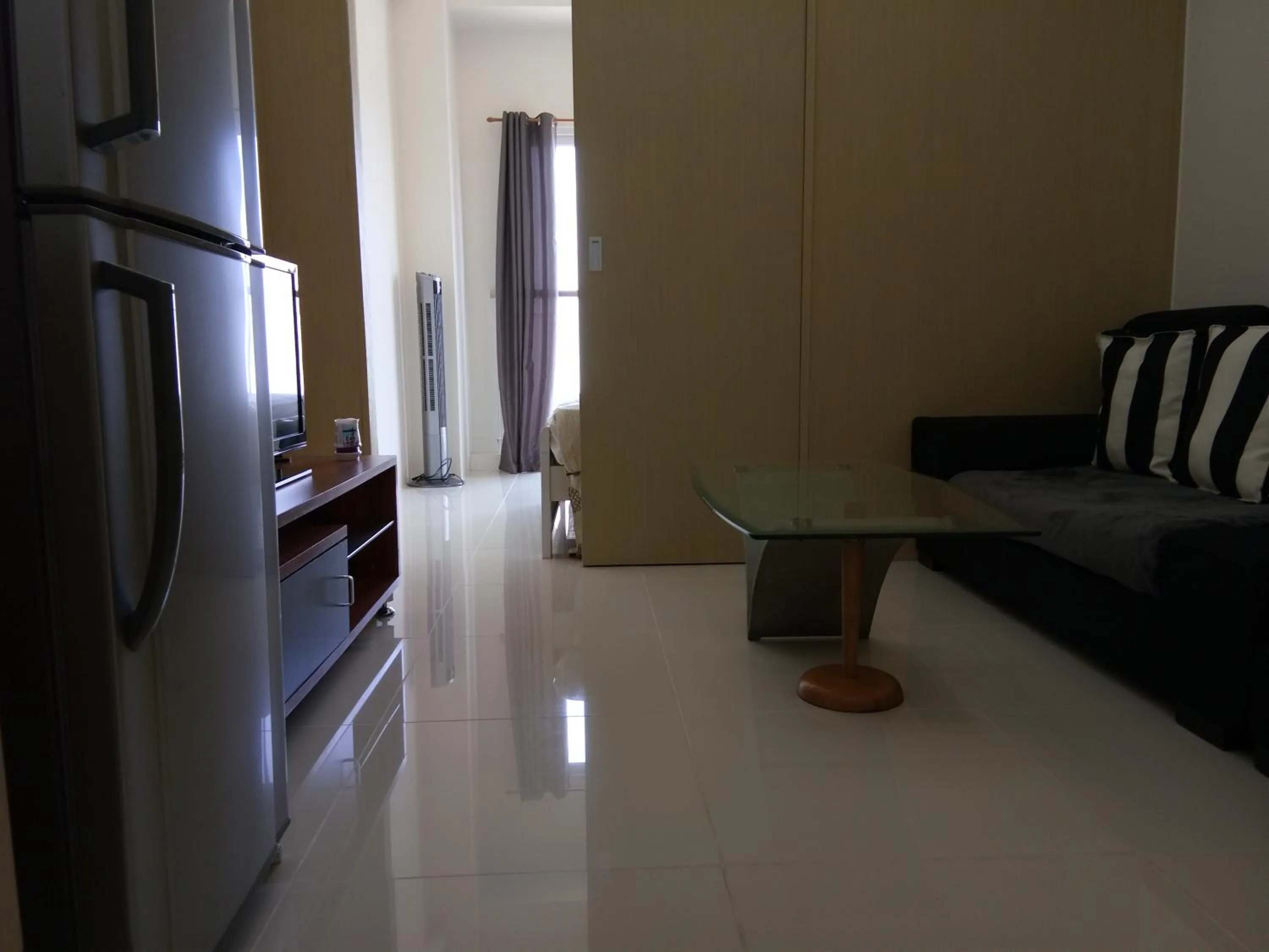 Living room in Wind Residences by SMCo