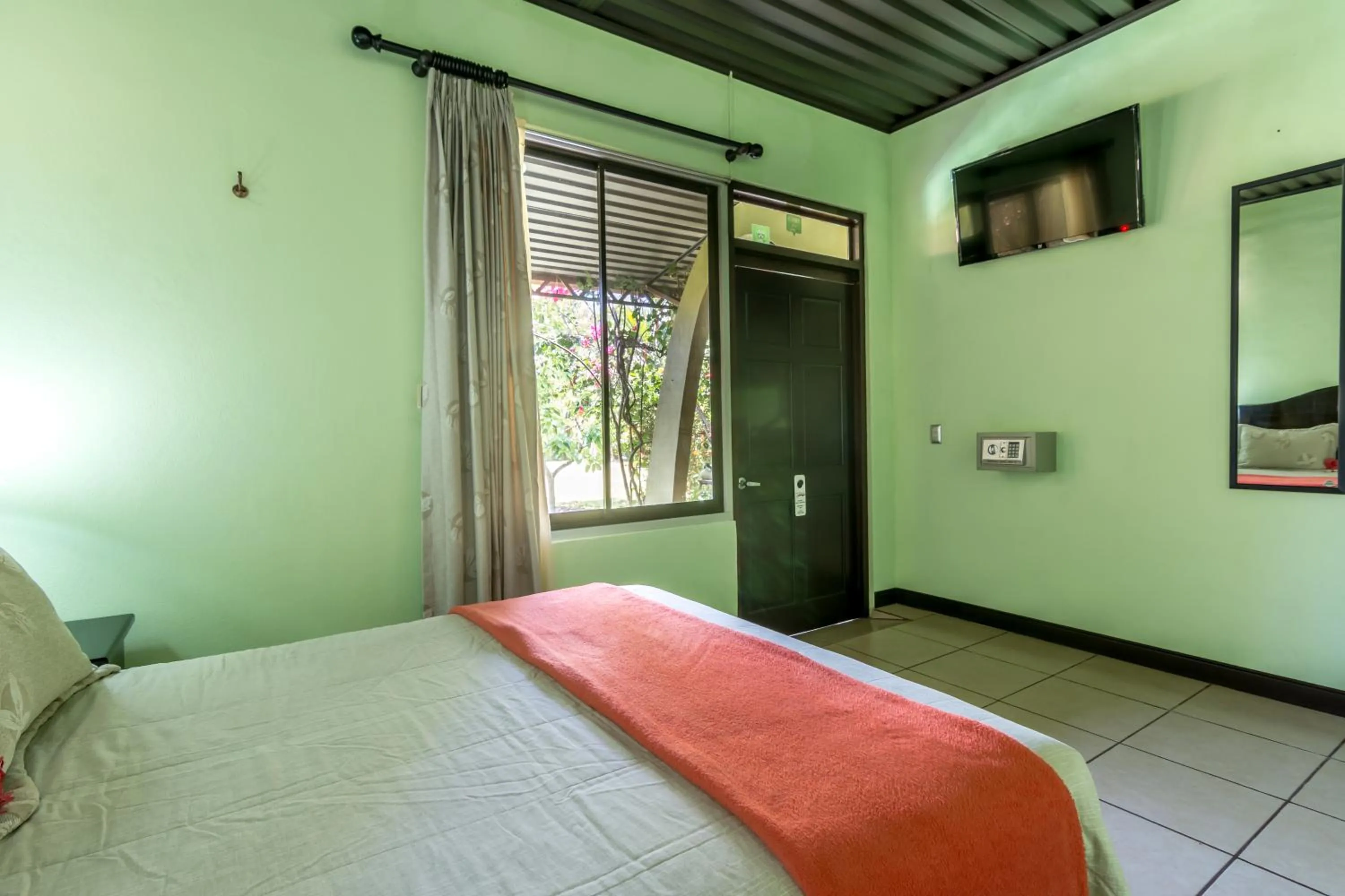 Bedroom, Bed in Kayak Lodge