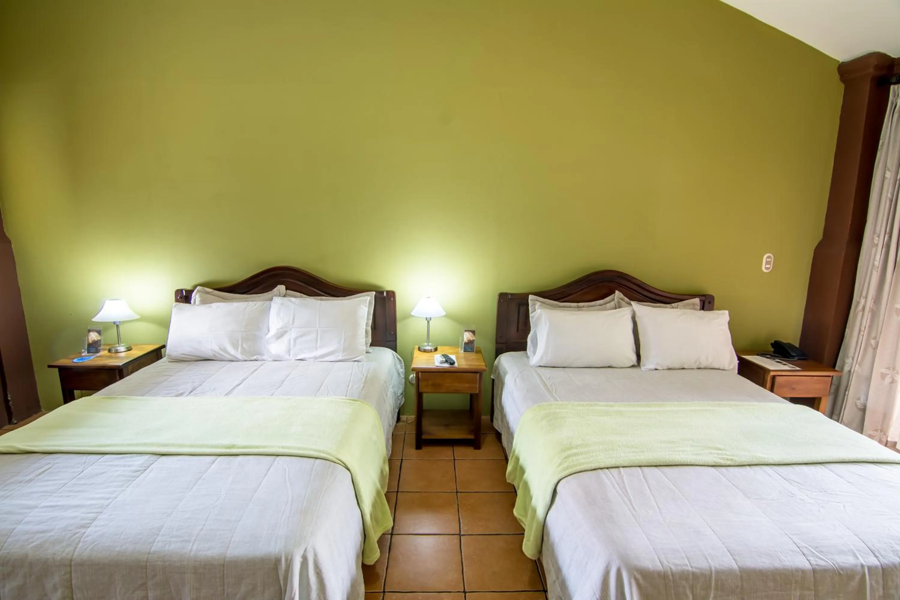 Bedroom, Bed in Kayak Lodge