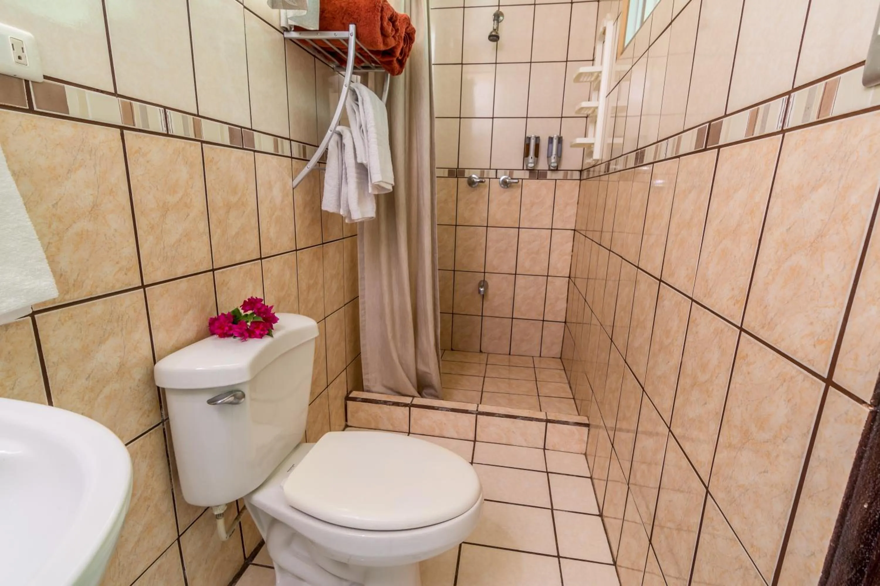 Bathroom in Kayak Lodge