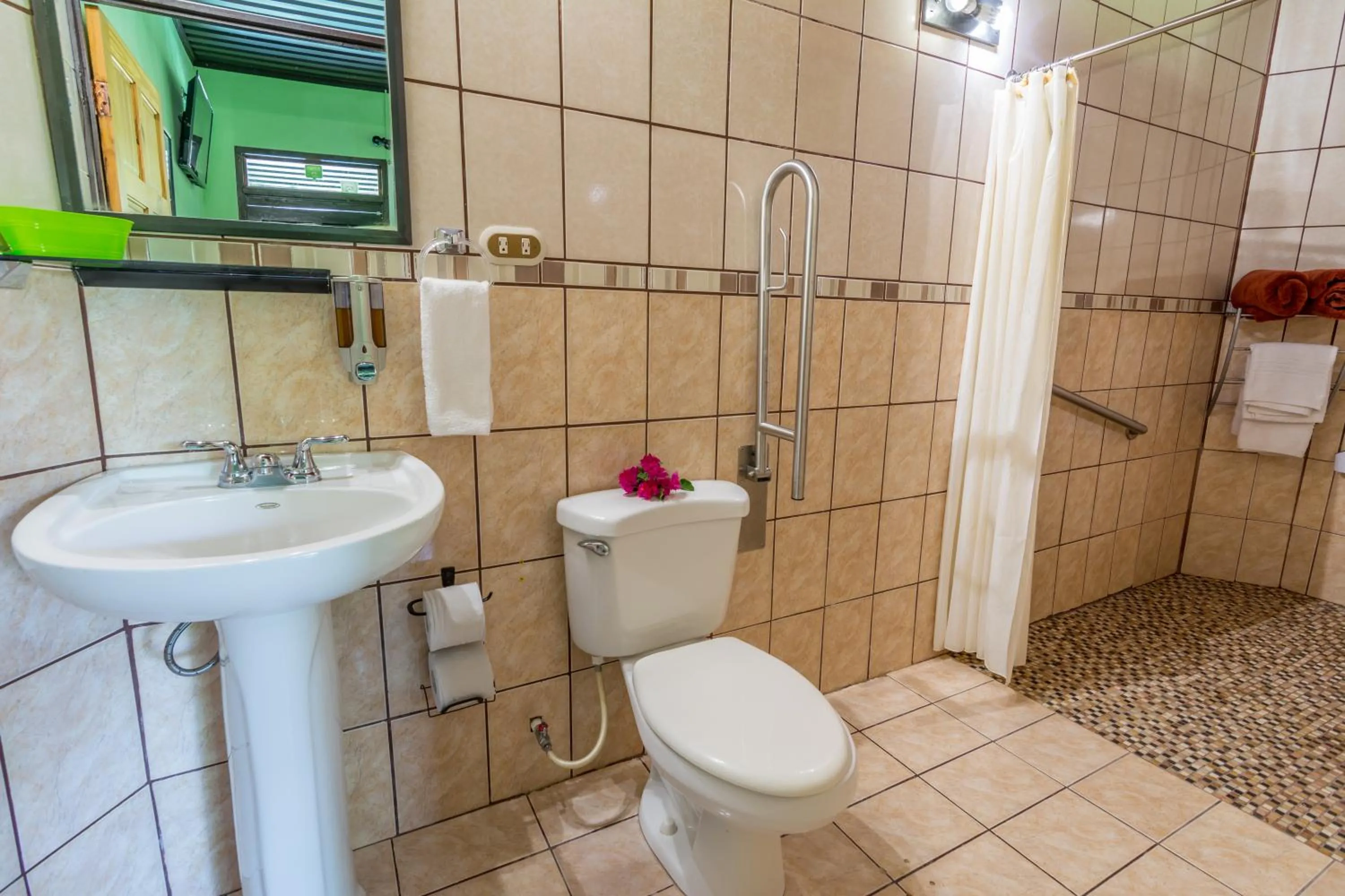 Bathroom in Kayak Lodge