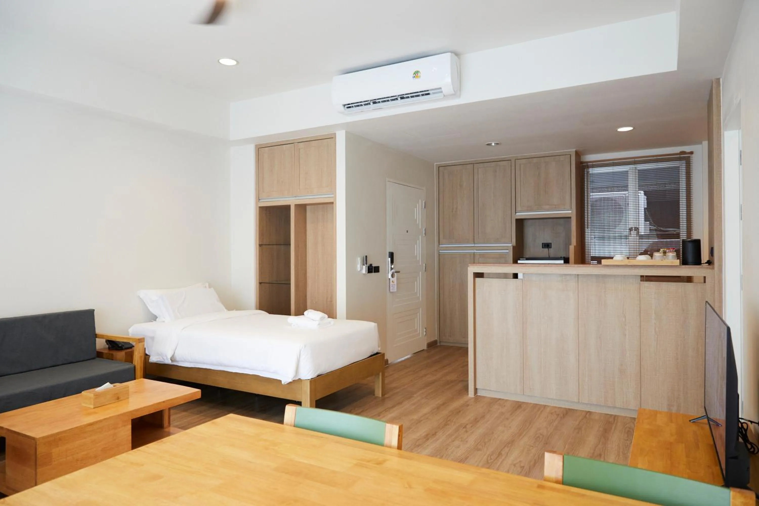 Living room, Bed in The Leela Resort & Spa Pattaya