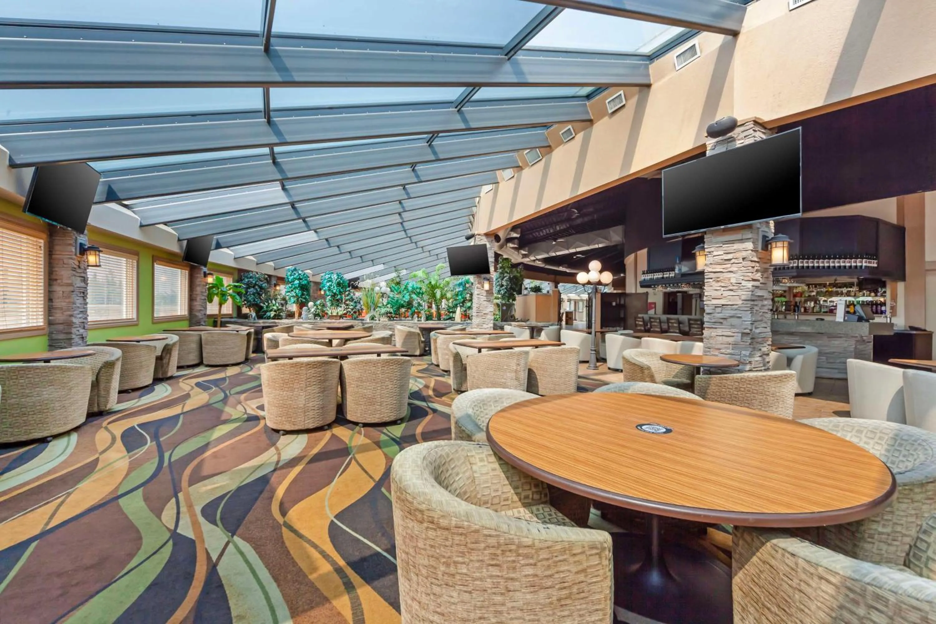 Property building in Best Western PLUS Mirage Hotel and Resort