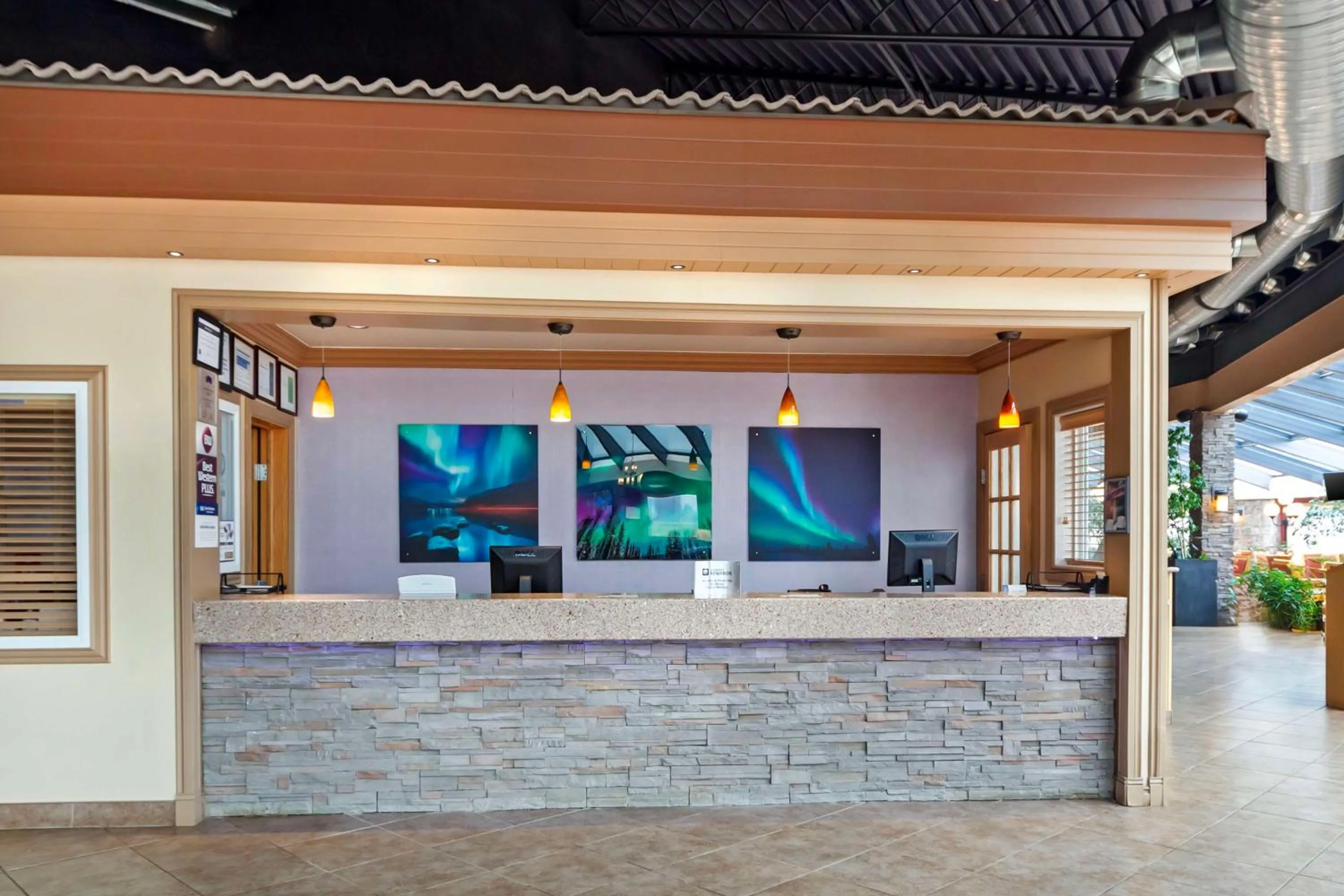 Lobby or reception in Best Western PLUS Mirage Hotel and Resort