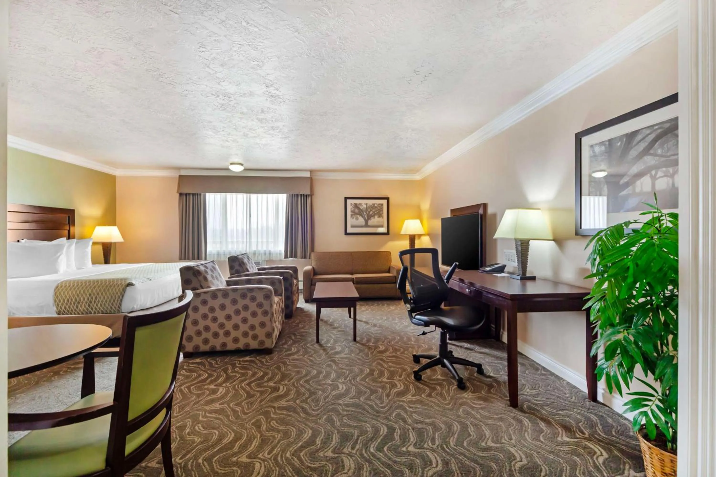 Bedroom in Best Western PLUS Mirage Hotel and Resort