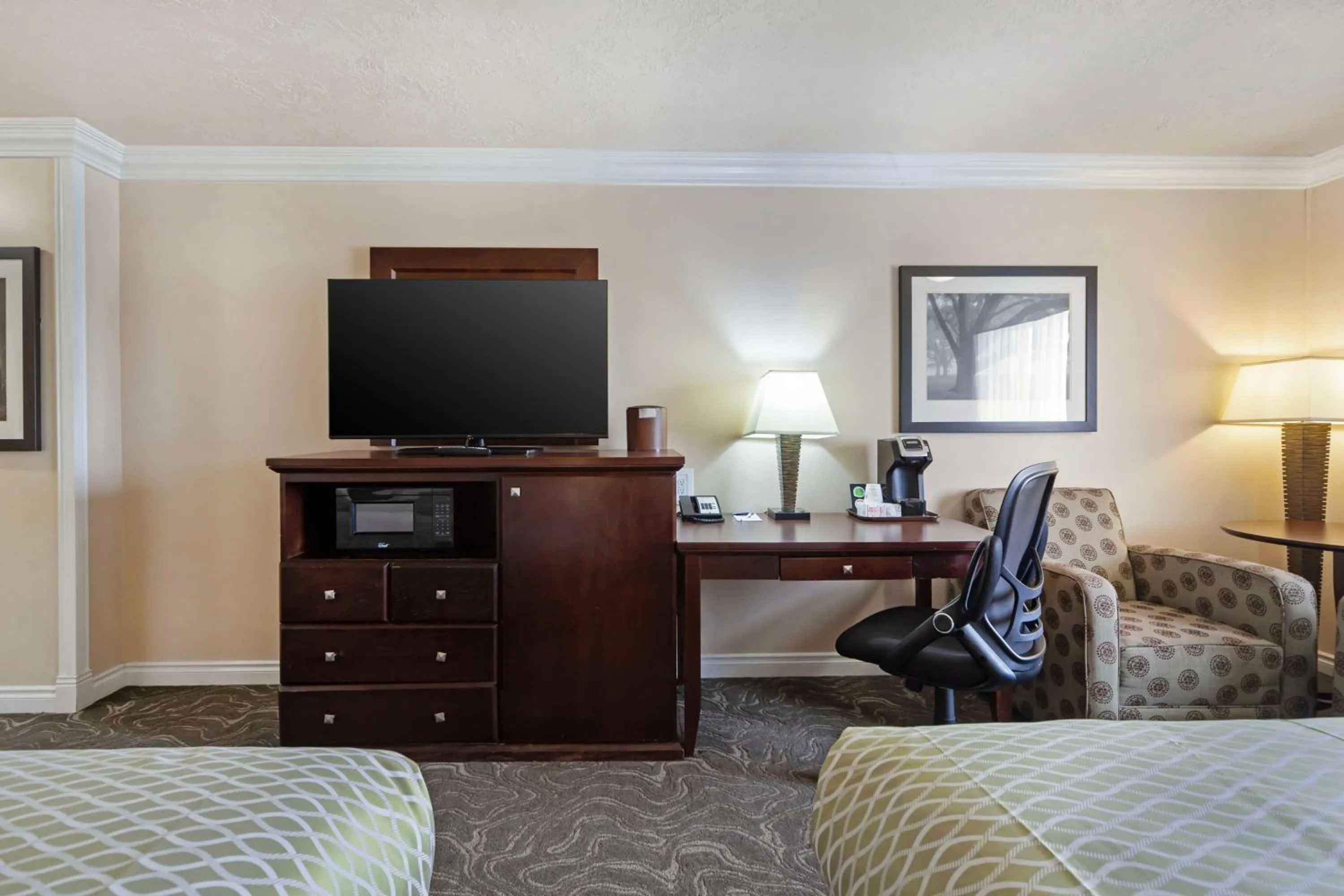 Bedroom, Bed in Best Western PLUS Mirage Hotel and Resort