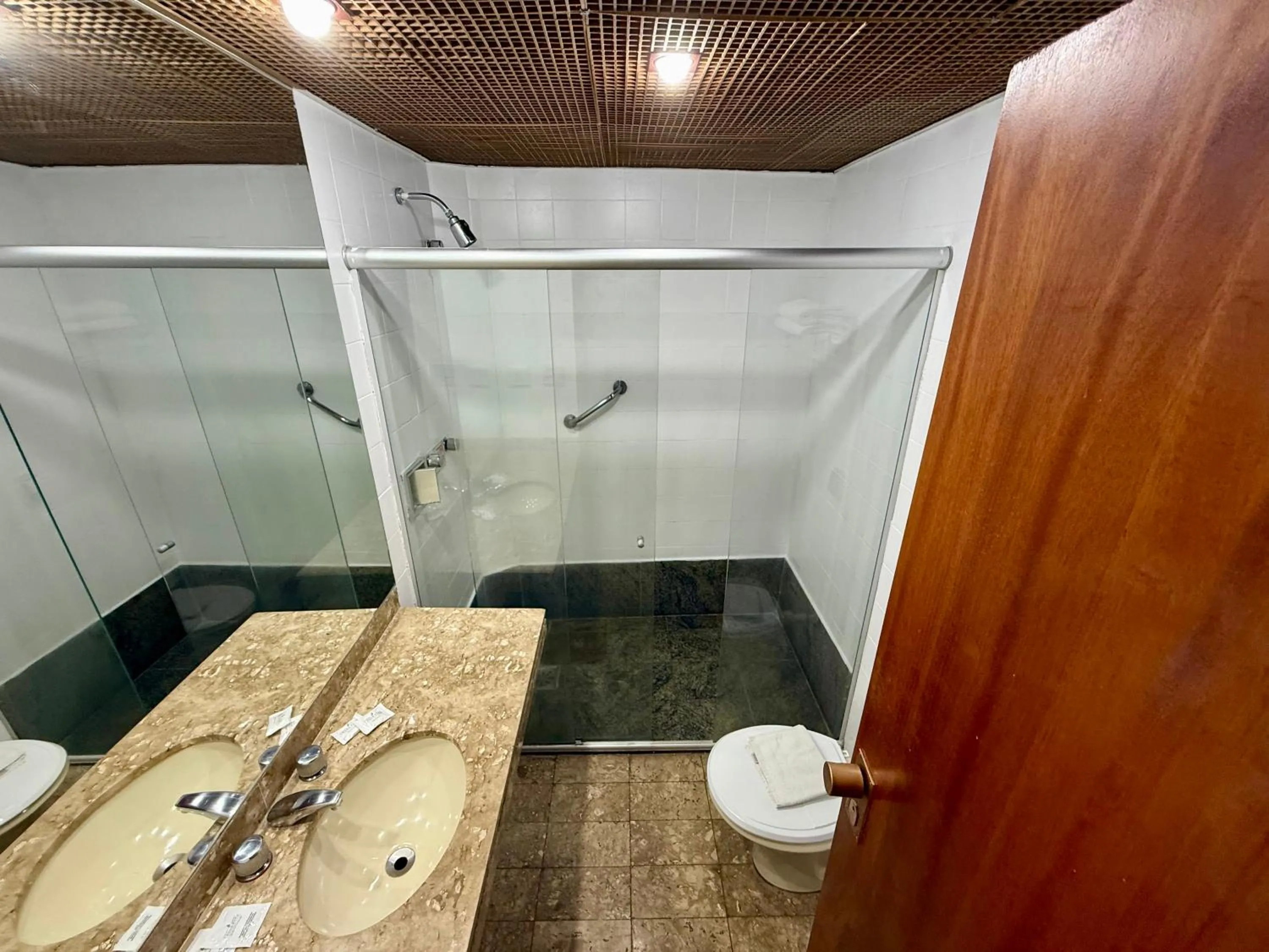 Bathroom in César Park Hotel